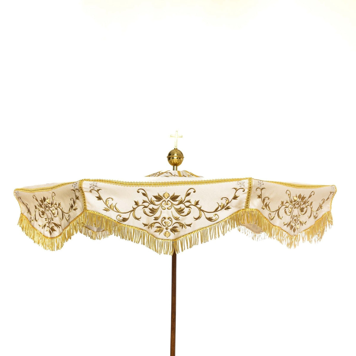Prozessionsschirm mit goldener Ornamentstickerei, vollständige Vorderansicht