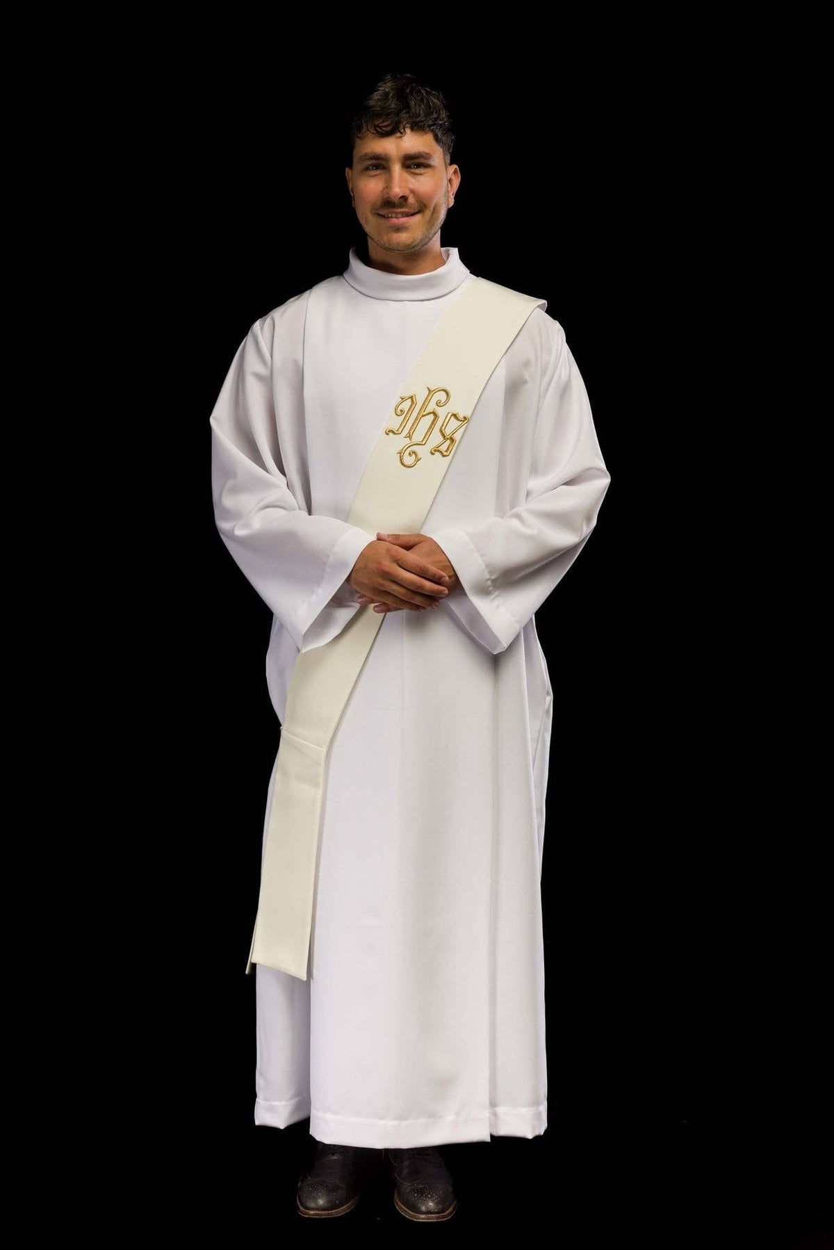 Priesterstola Ecru mit goldener IHS-Stickerei, vollständige Vorderansicht