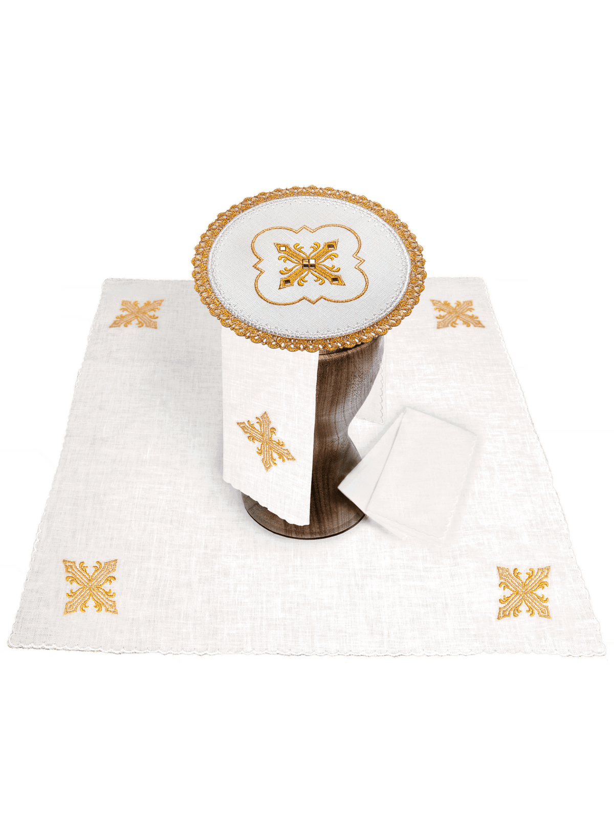 Reichlich mit Steinen besticktes Leinenbecherleinen, Gesamtansicht mit goldener Kreuzstickerei und Palla