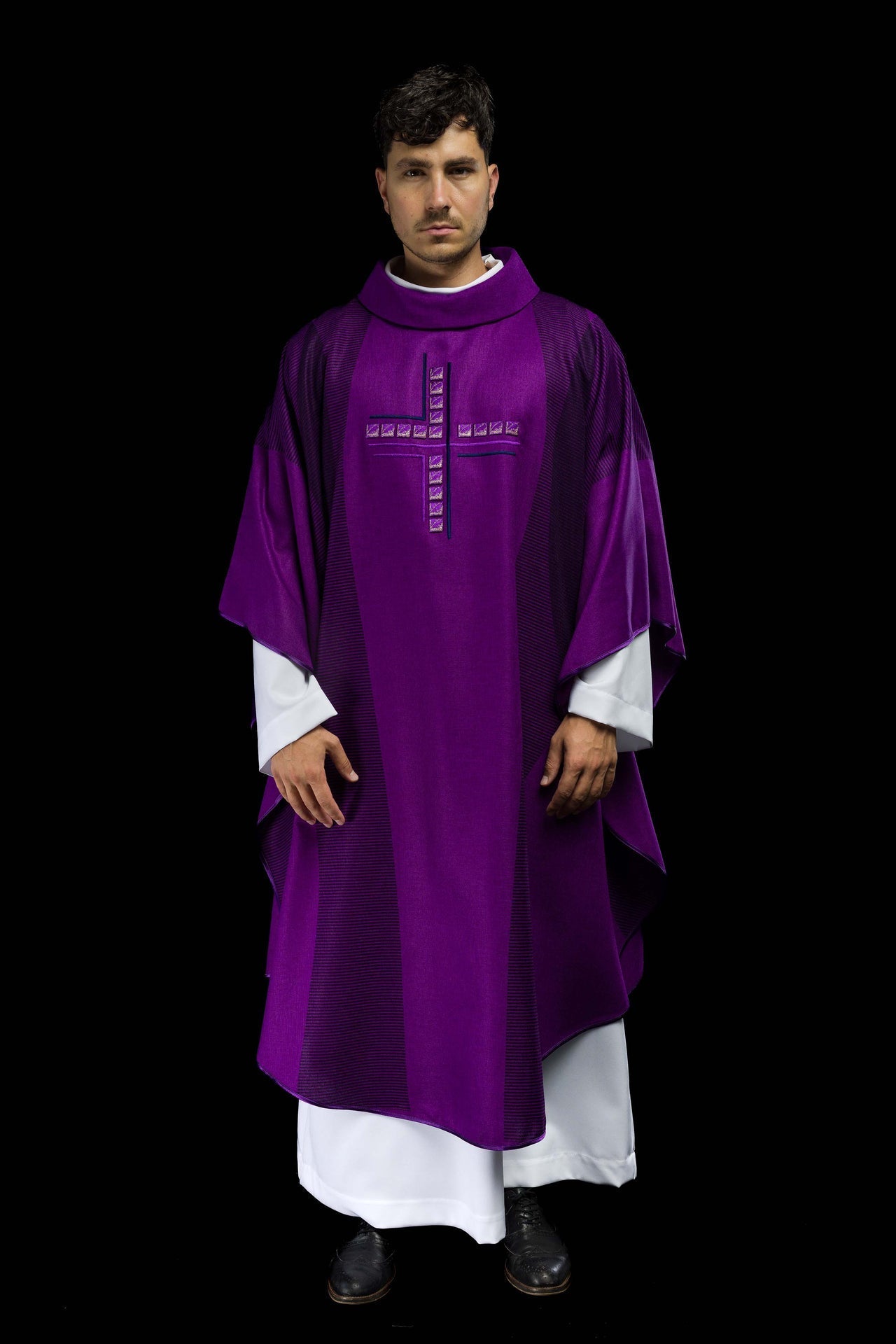 Lila Messgewand mit Kreuz - MESSGEWANDER.DE