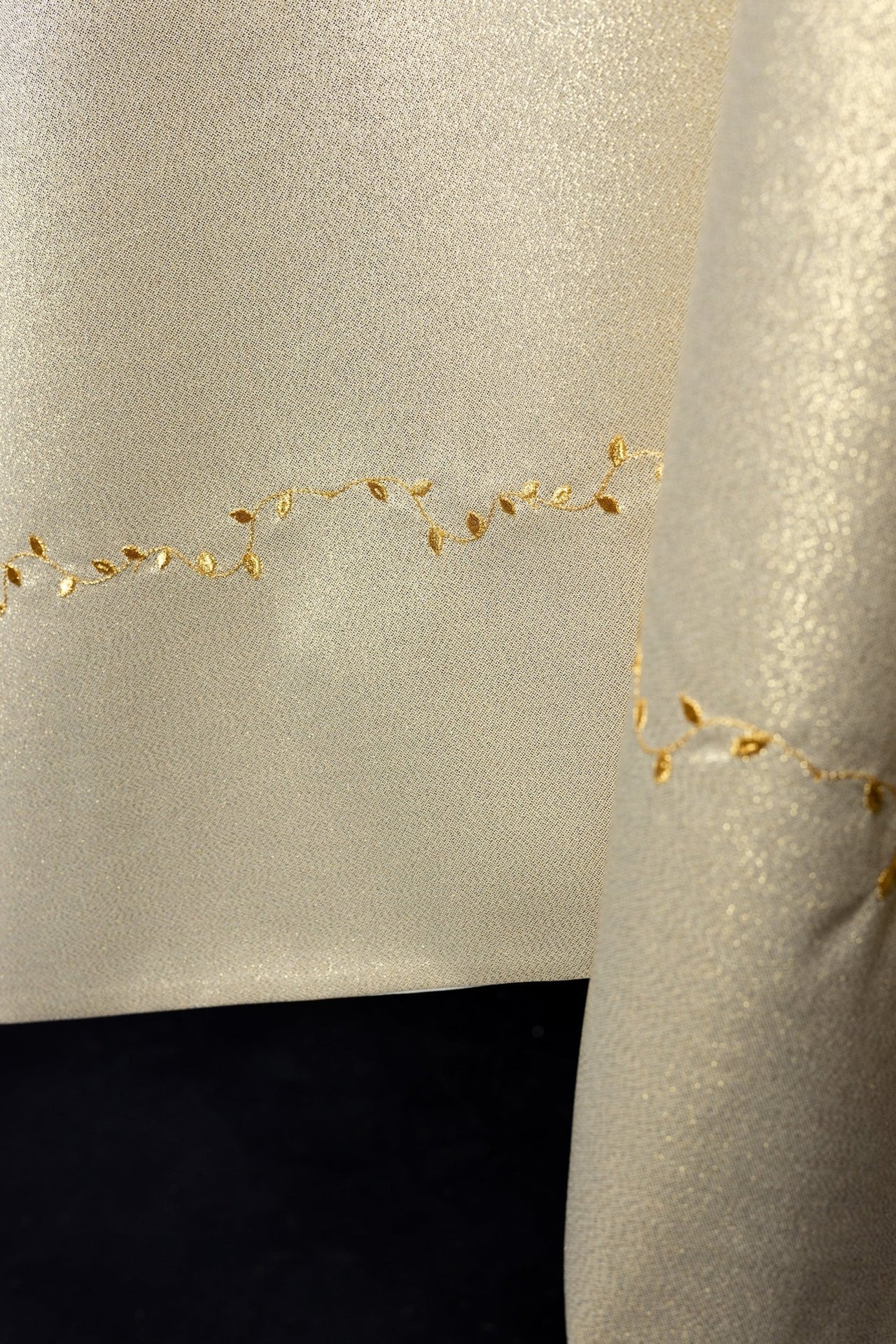 Liturgischer Schleier mit goldener Kreuzstickerei - MESSGEWANDER.DE