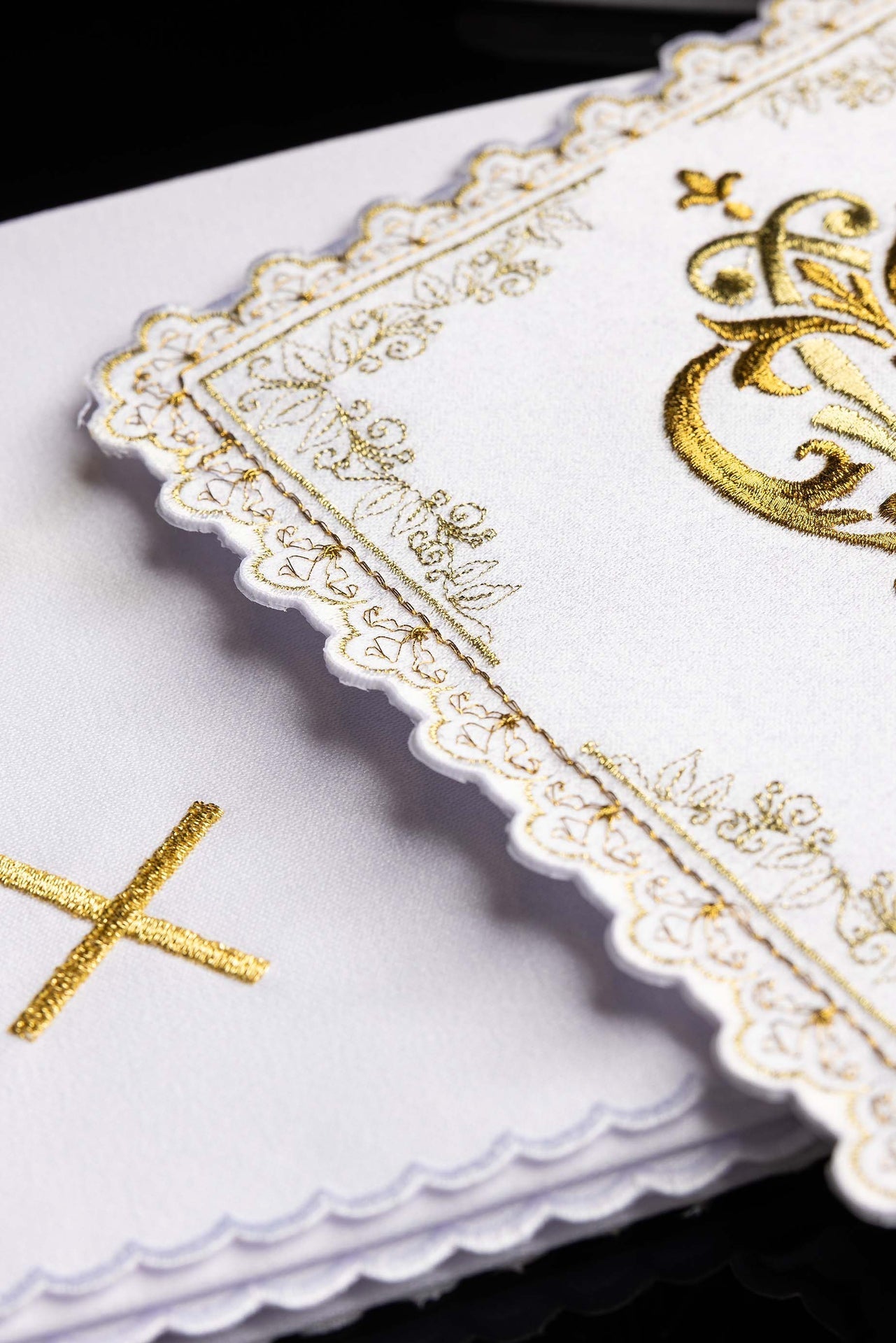 Liturgisches Kelchset mit goldgesticktem Marienmotiv - MESSGEWANDER.DE