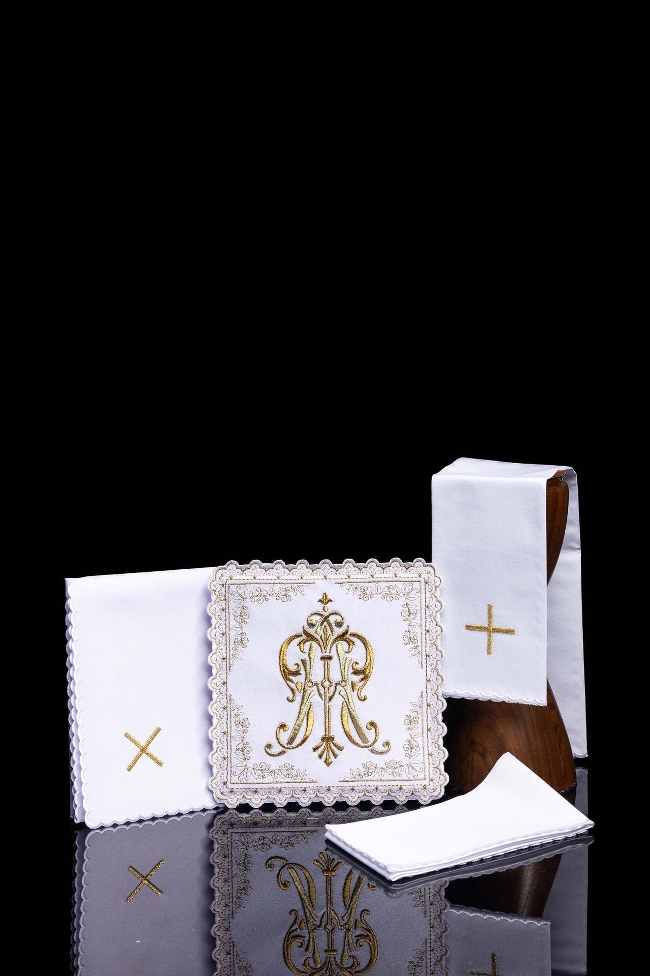 Liturgisches Kelchset mit goldgesticktem Marienmotiv - MESSGEWANDER.DE