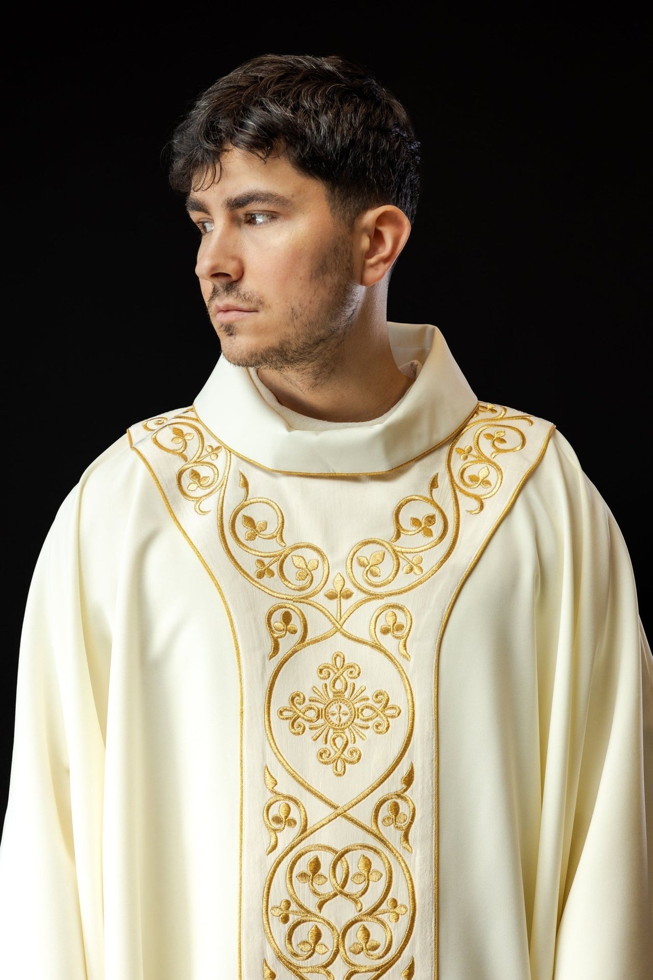 Liturgisches Messgewand aus Samt mit reich verziertem Gürtel - MESSGEWANDER.DE
