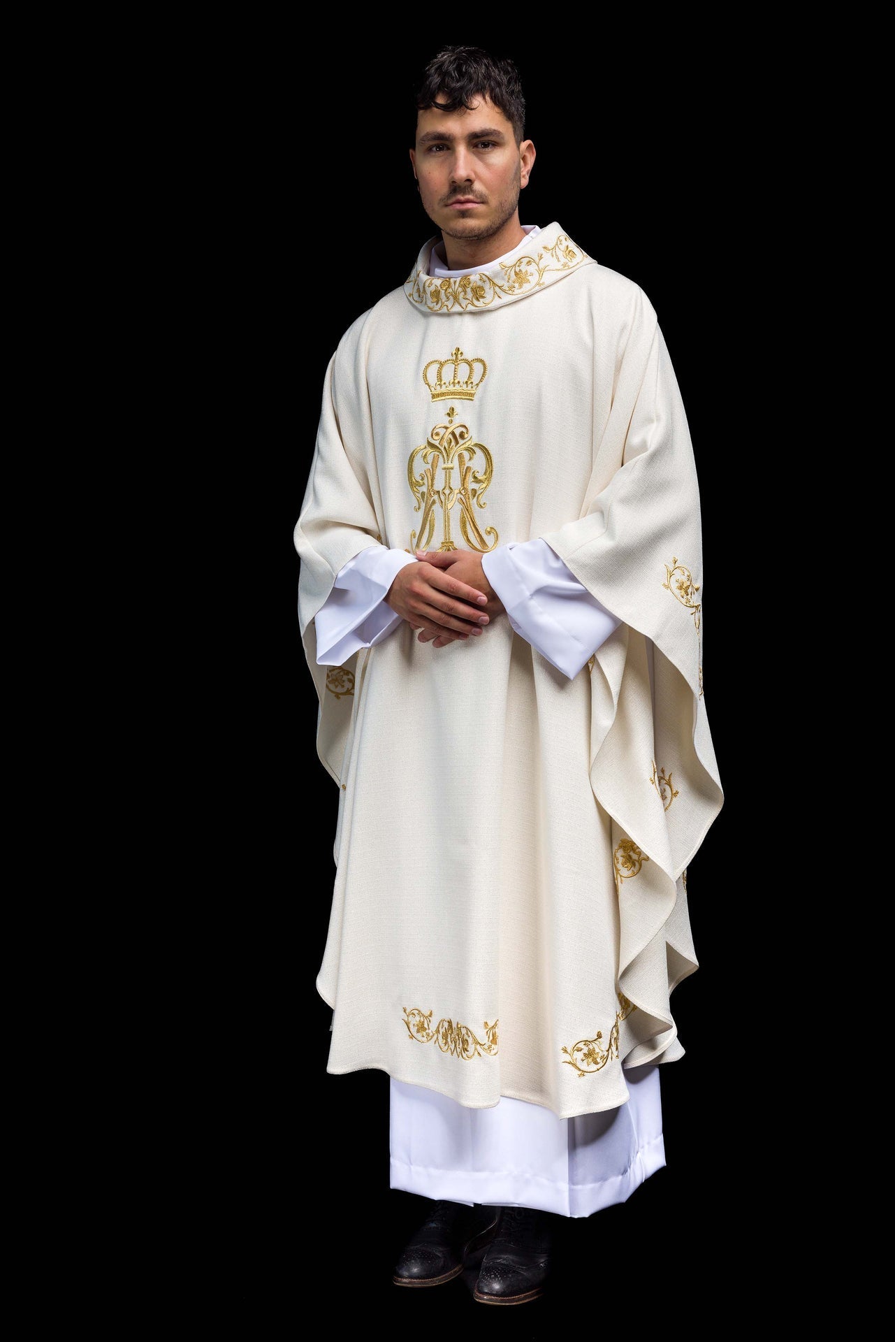 Liturgisches Messgewand mit gesticktem marianischem Wappen und Krone - MESSGEWANDER.DE