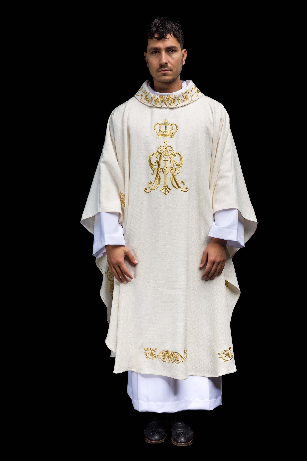 Liturgisches Messgewand mit gesticktem marianischem Wappen und Krone - MESSGEWANDER.DE