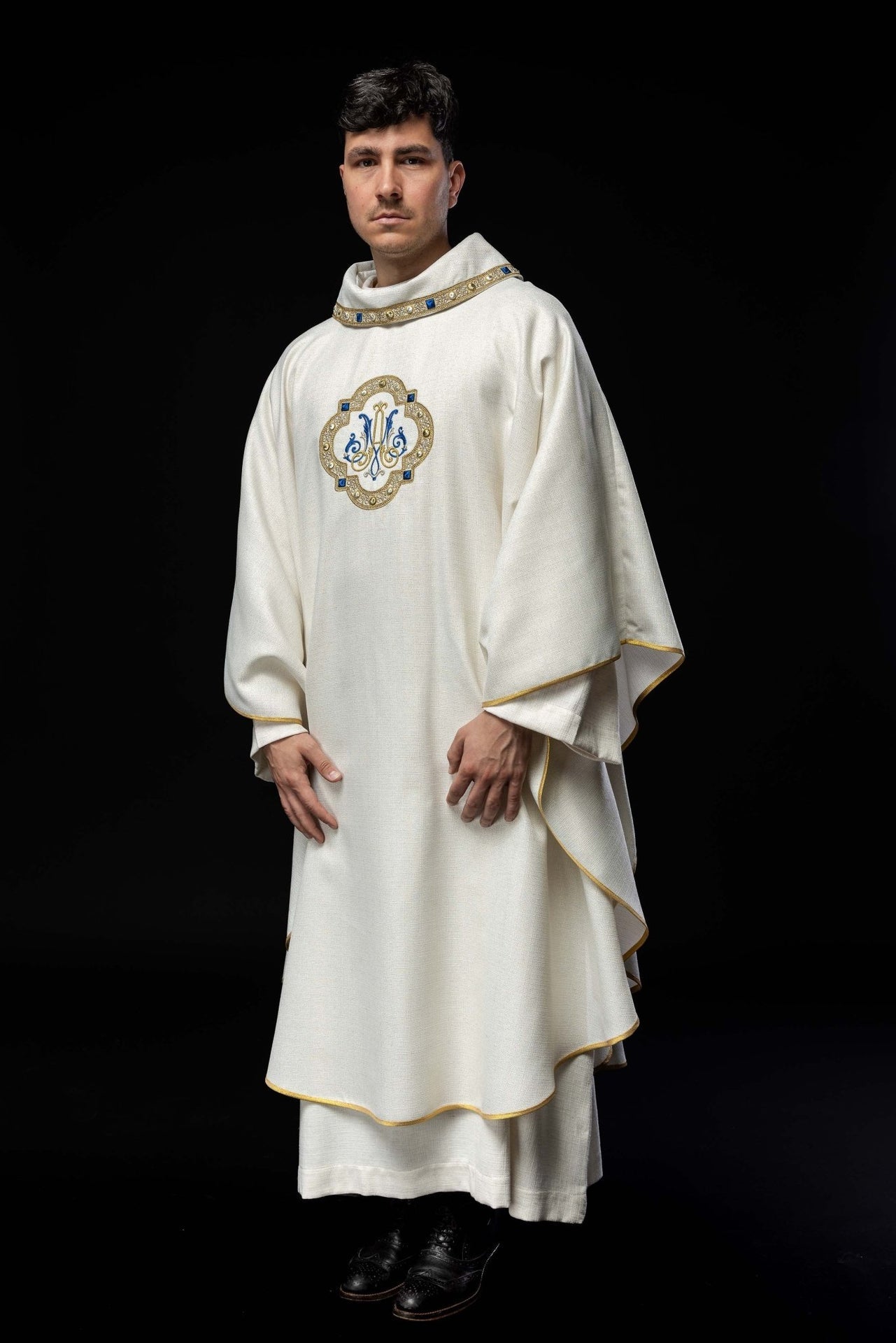 Liturgisches Messgewand mit gesticktem Marienwappen - MESSGEWANDER.DE