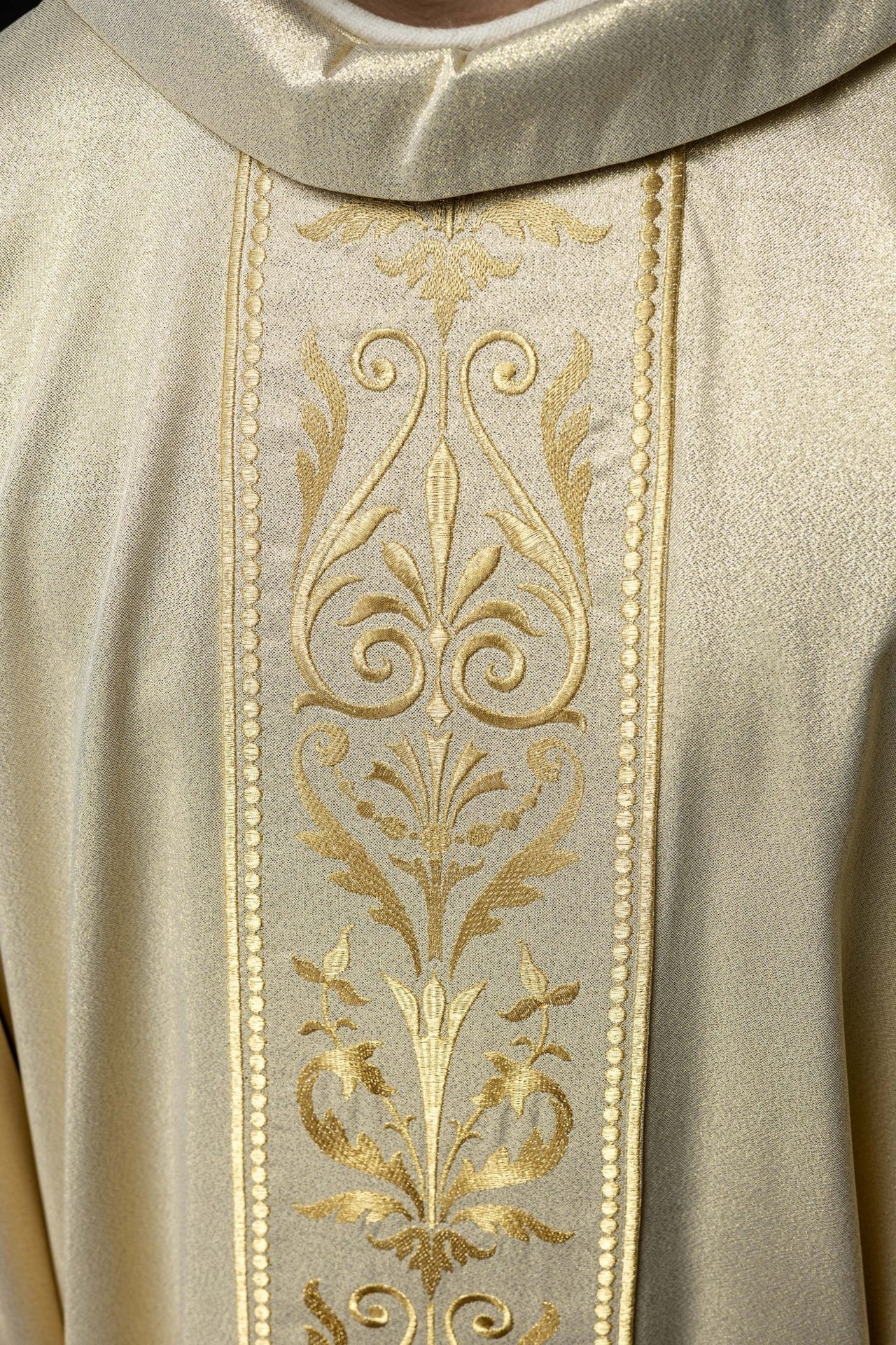 Liturgisches Messgewand mit verziertem, goldbesticktem Gürtel - MESSGEWANDER.DE