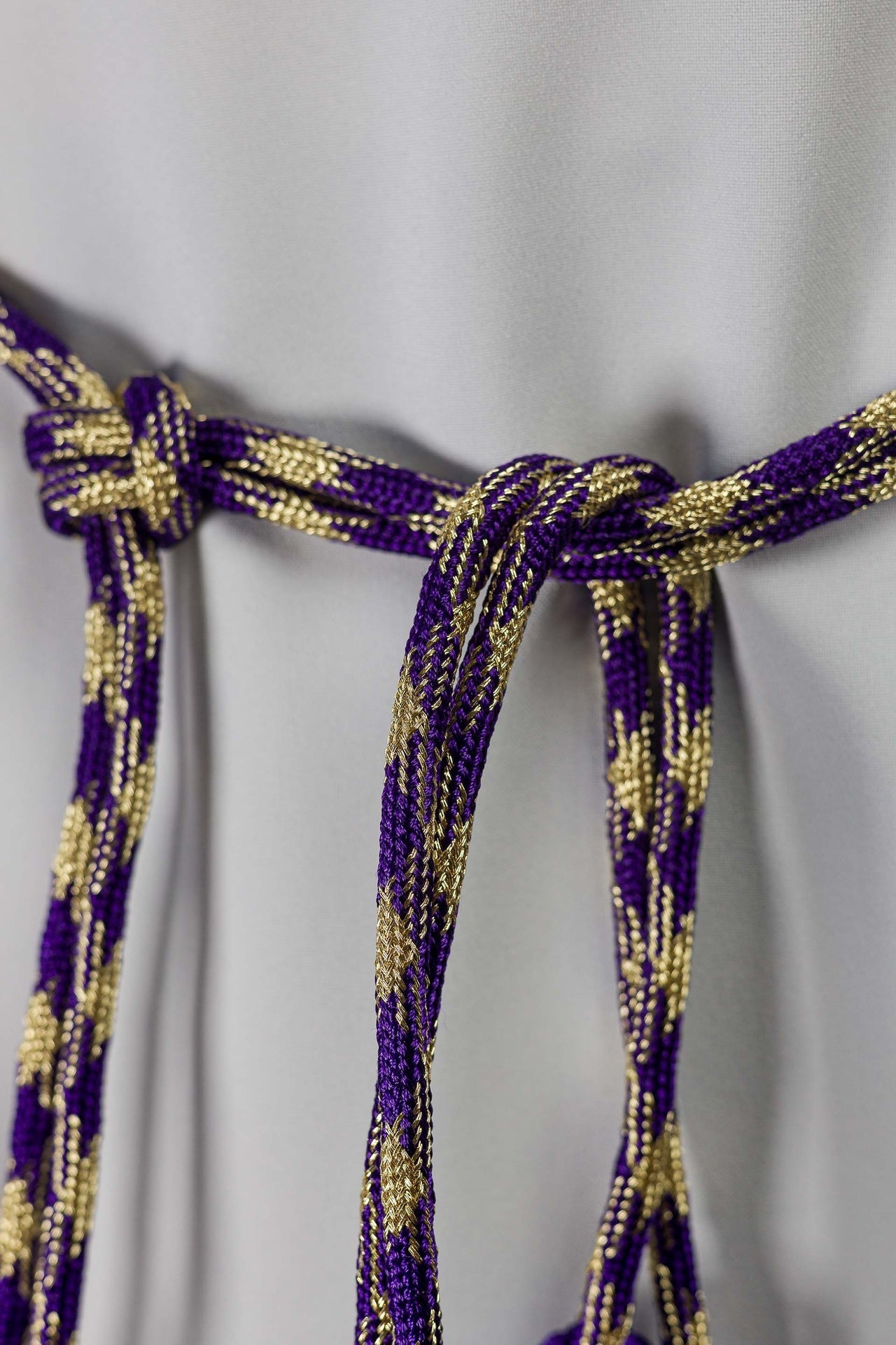 Liturgisches Zingulum Violett-Gold - MESSGEWANDER.DE