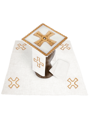 Lniana bielizna kielichowa bogato haftowana z kamieniami