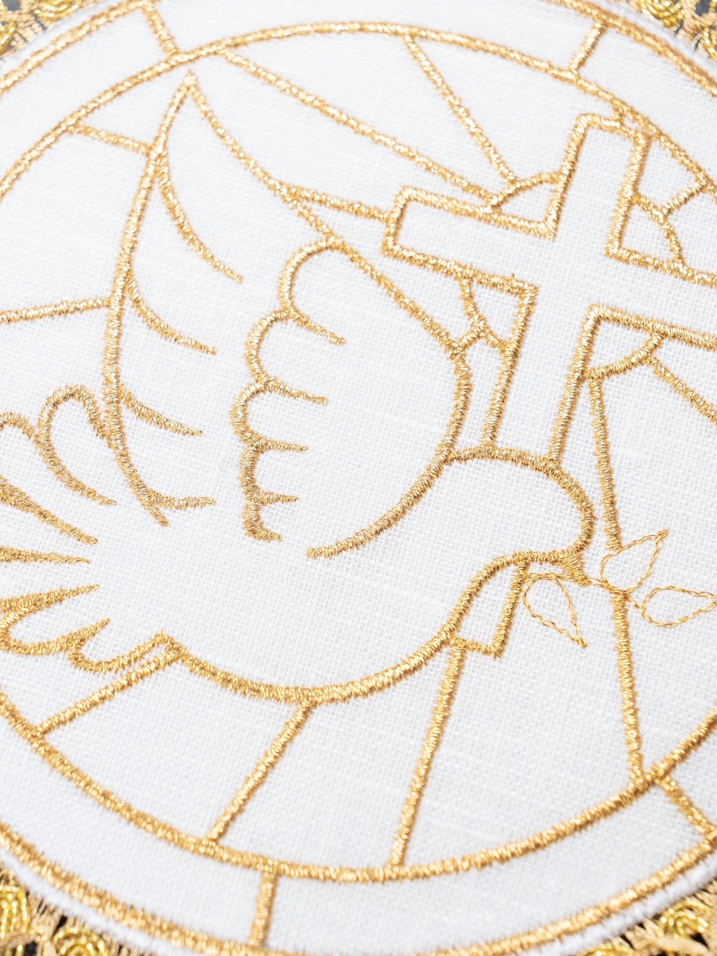 Lniany komplet kielichowy z motywem gołębicy i krzyża na okrągłej palce