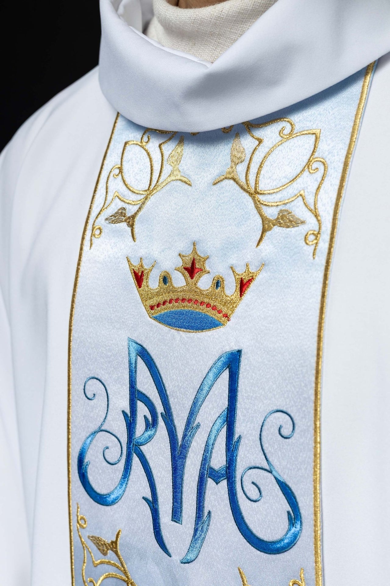 Marianisches liturgisches Messgewand mit besticktem und sublimiertem Gürtel - MESSGEWANDER.DE