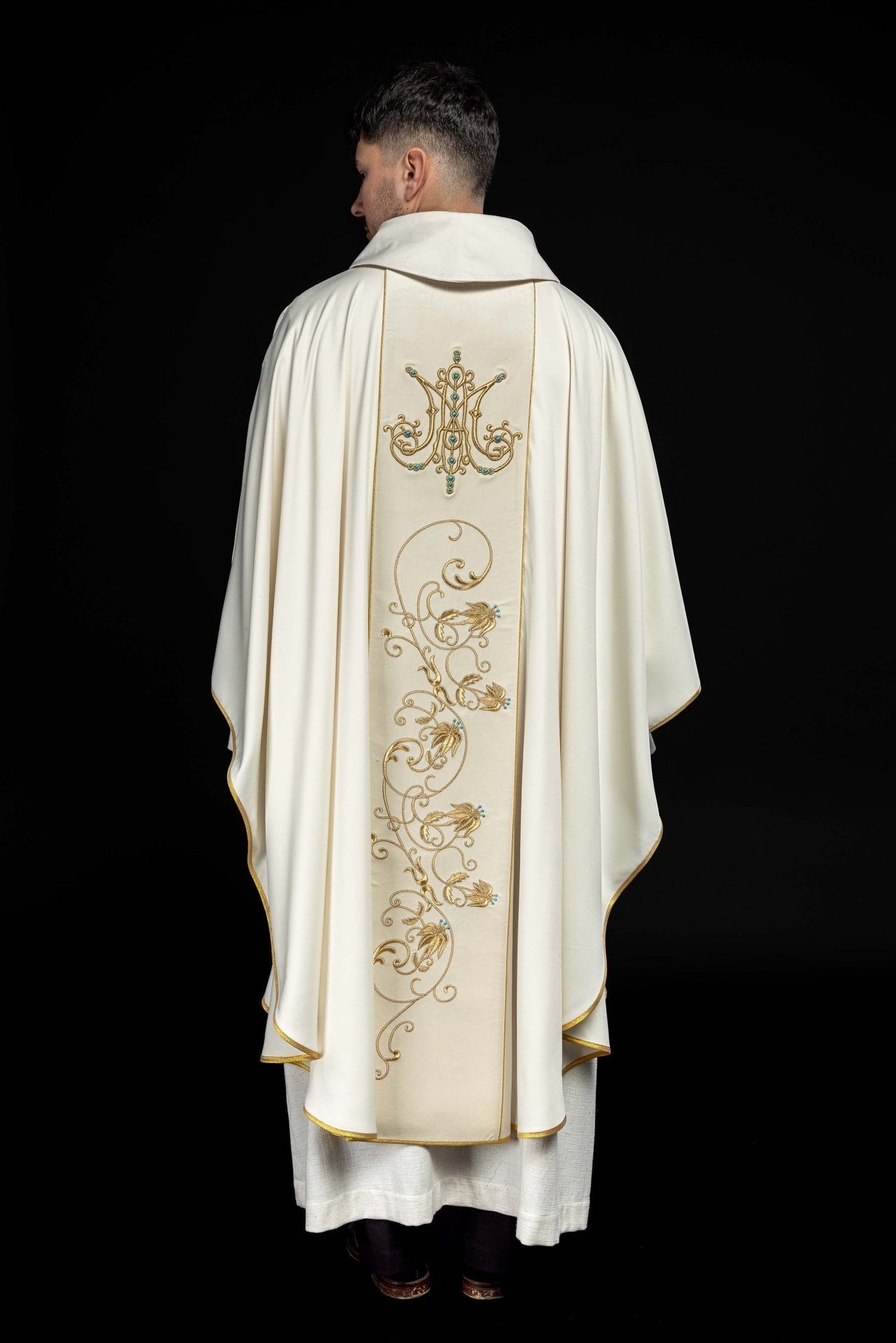 Marianisches liturgisches Messgewand mit ecrufarbenem Samtgürtel - MESSGEWANDER.DE