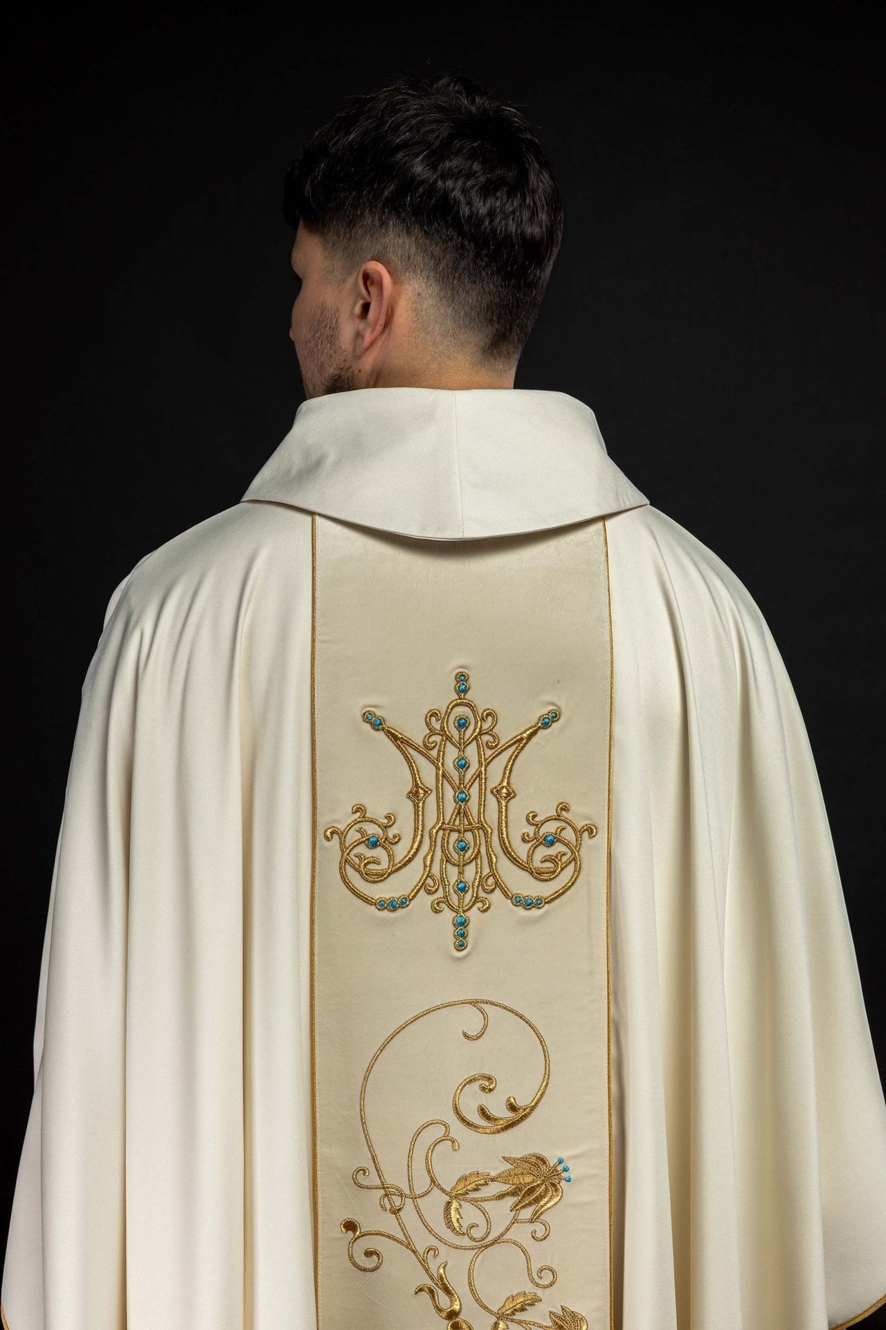 Marianisches liturgisches Messgewand mit ecrufarbenem Samtgürtel - MESSGEWANDER.DE