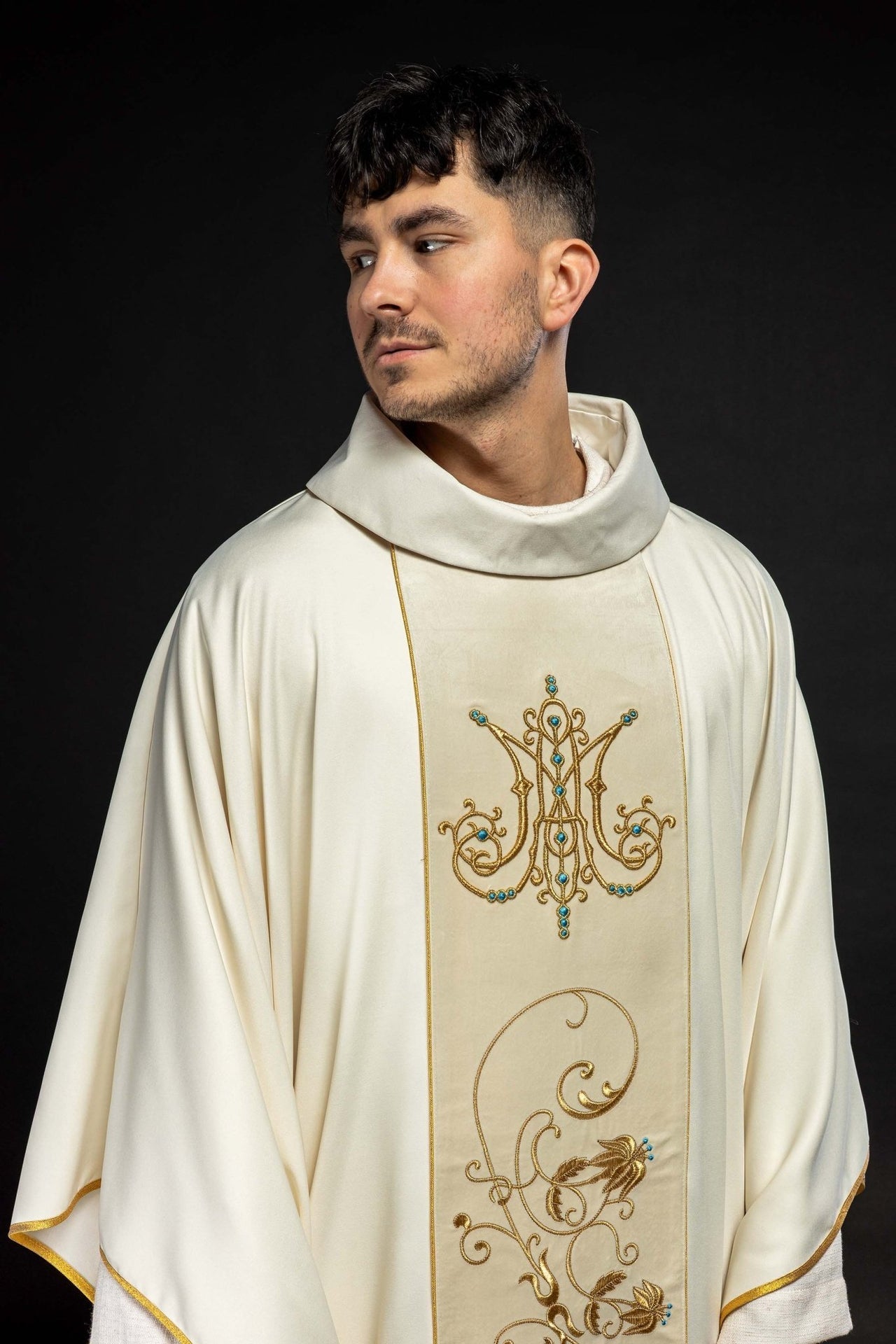 Marianisches liturgisches Messgewand mit ecrufarbenem Samtgürtel - MESSGEWANDER.DE