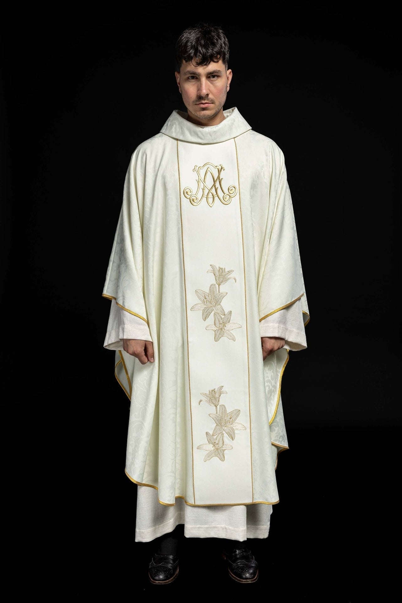 Marianisches liturgisches Messgewand mit gestickten Lilien - MESSGEWANDER.DE