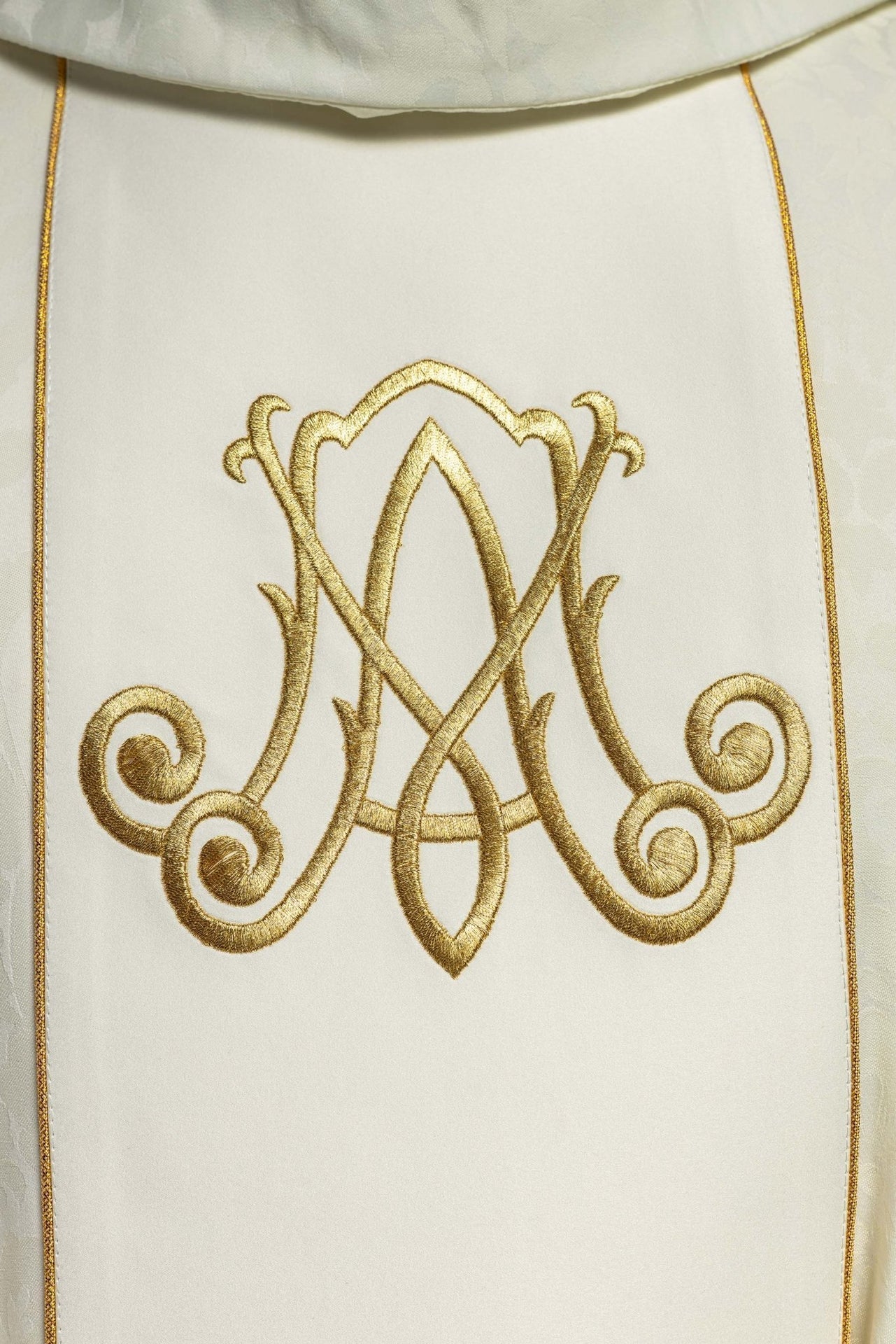 Marianisches liturgisches Messgewand mit gestickten Lilien - MESSGEWANDER.DE