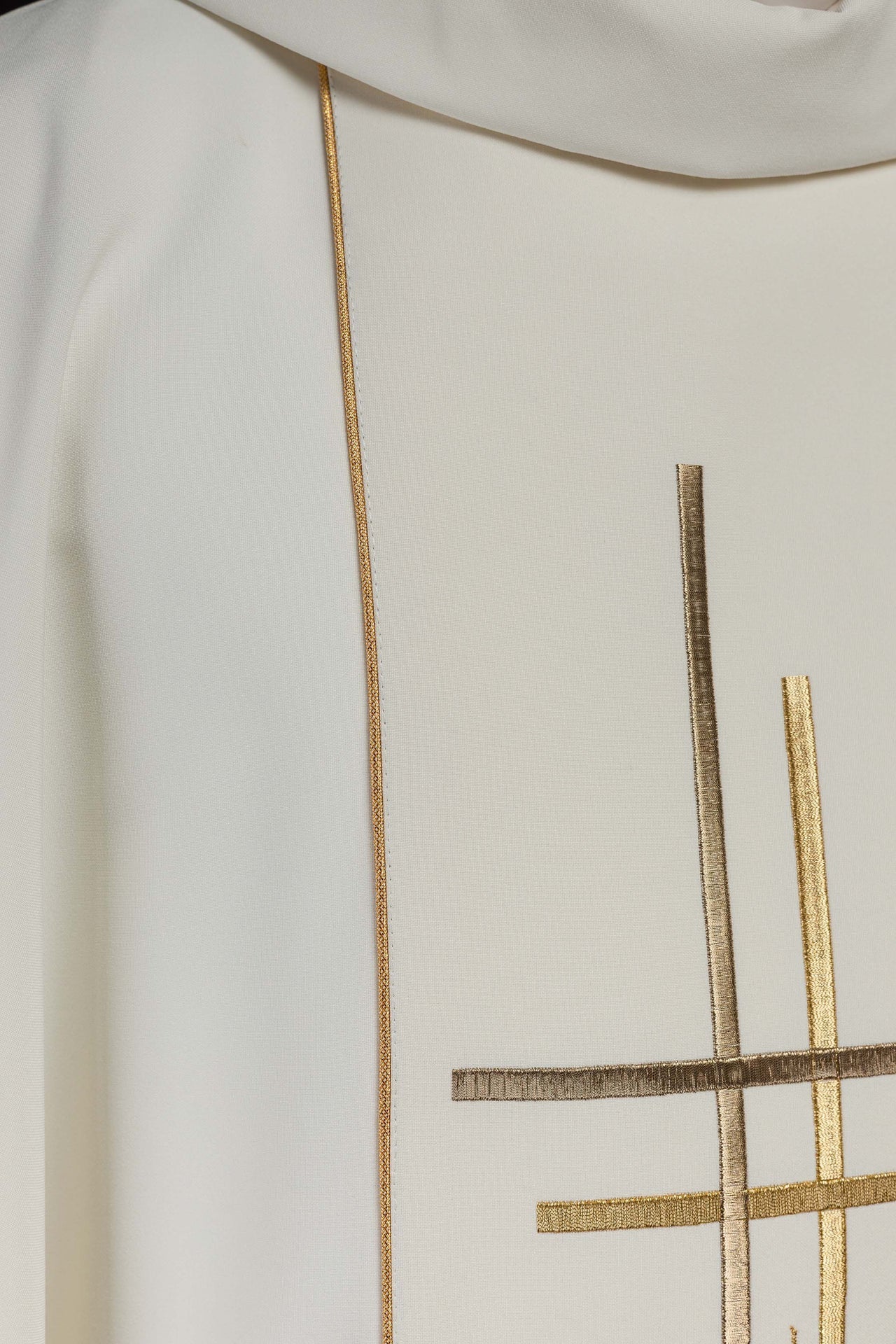 Messgewand bestickt mit Kreuz- und Ährenmotiven ecru - MESSGEWANDER.DE