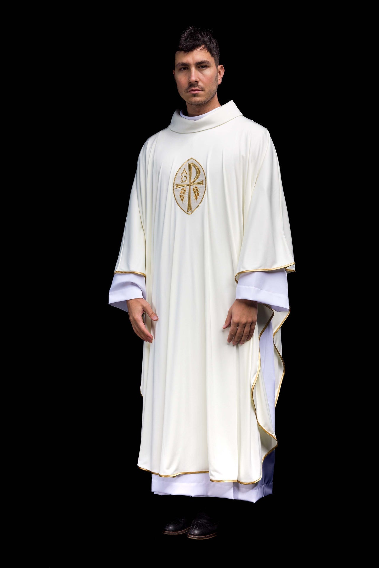 Messgewand besticktes Kreuz ecru leicht gestrickt SACROLITE - MESSGEWANDER.DE