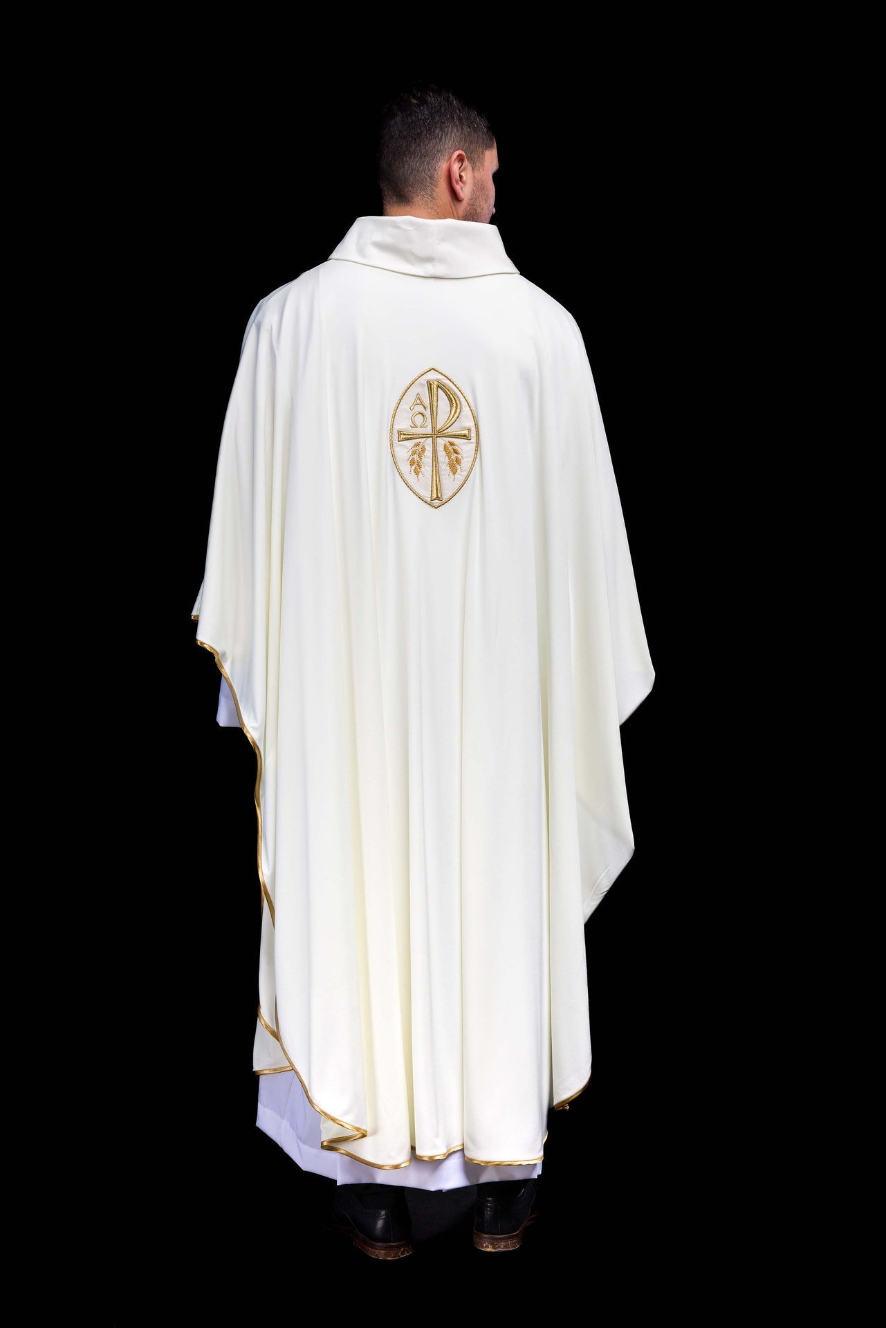 Messgewand besticktes Kreuz ecru leicht gestrickt SACROLITE - MESSGEWANDER.DE