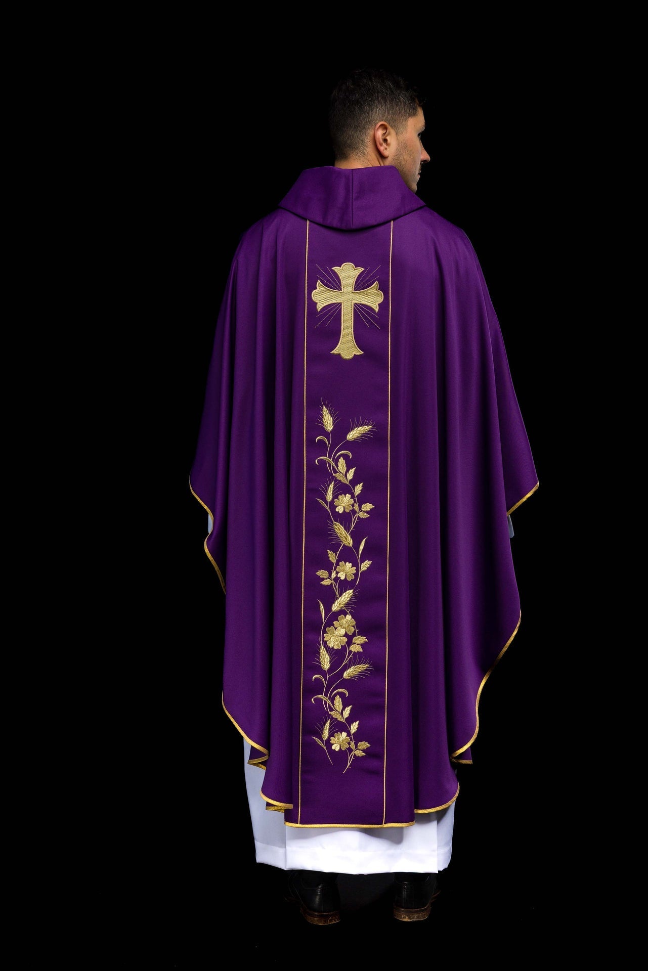 Messgewand Kreuz und Ohren in Violett - MESSGEWANDER.DE