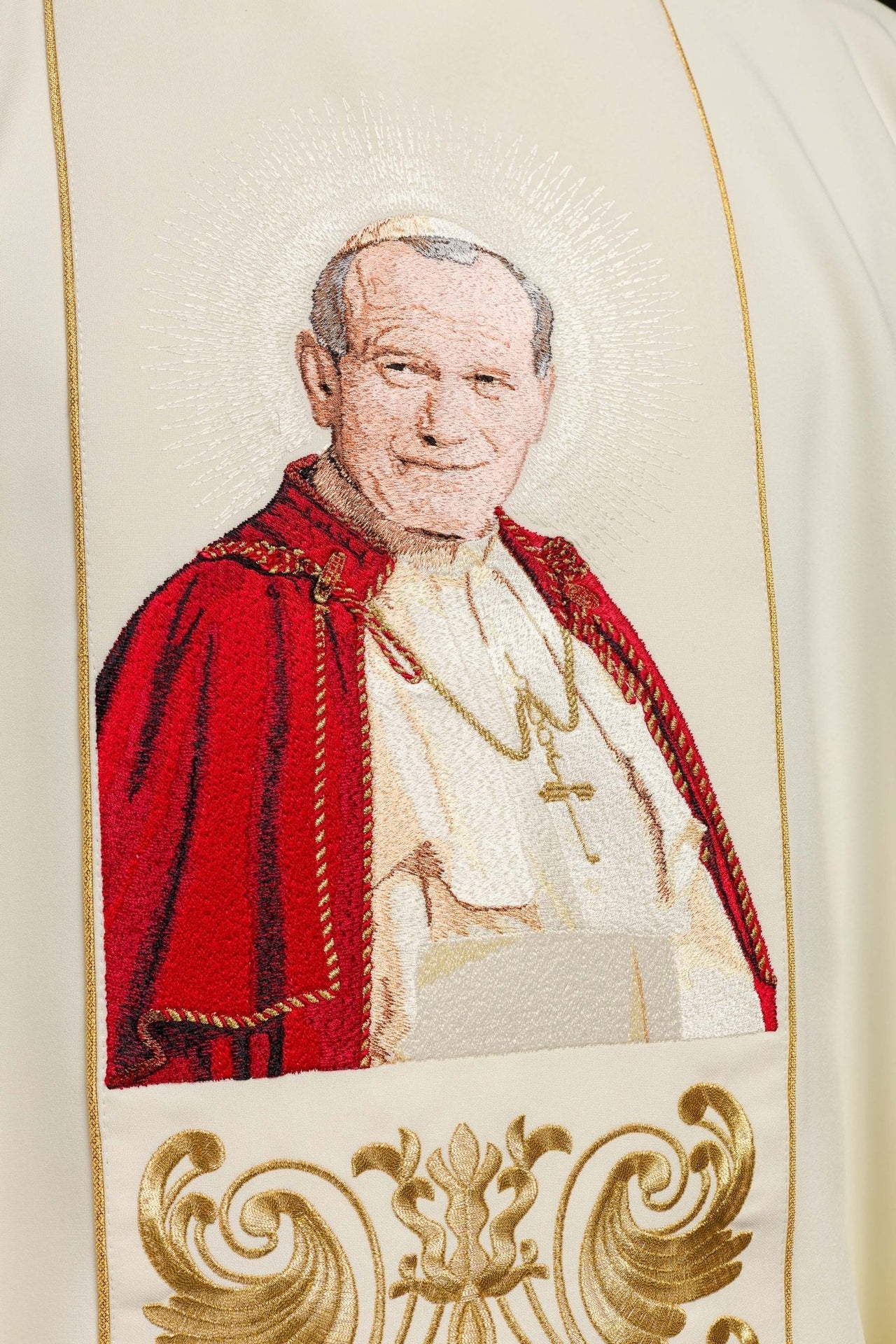 Messgewand mit einem Bild von Papst Johannes Paul II. - MESSGEWANDER.DE