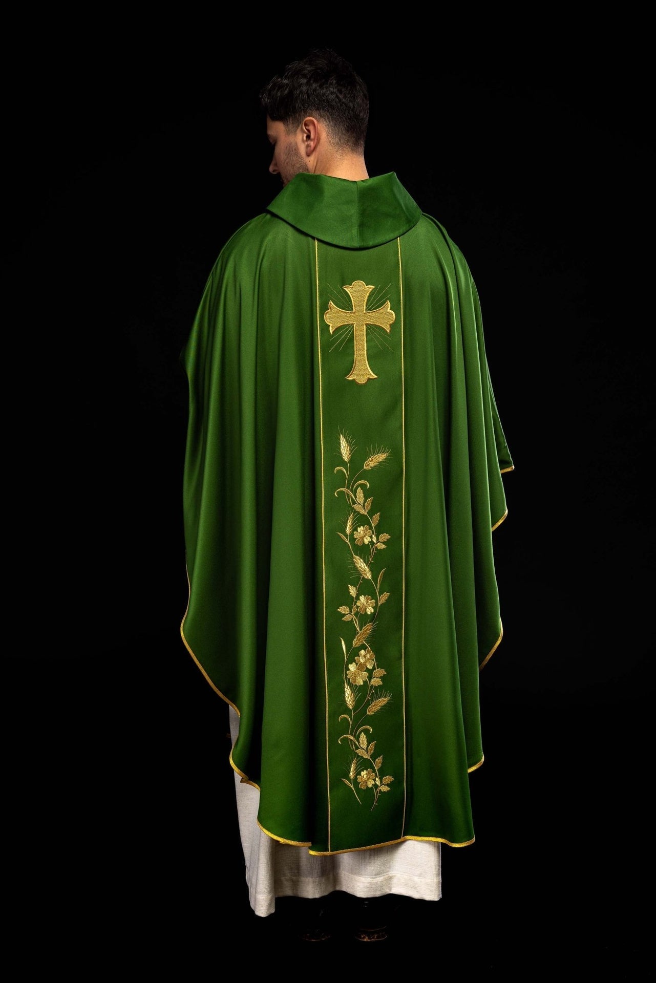 Messgewand mit gesticktem grünen Kreuz und Ähren - MESSGEWANDER.DE
