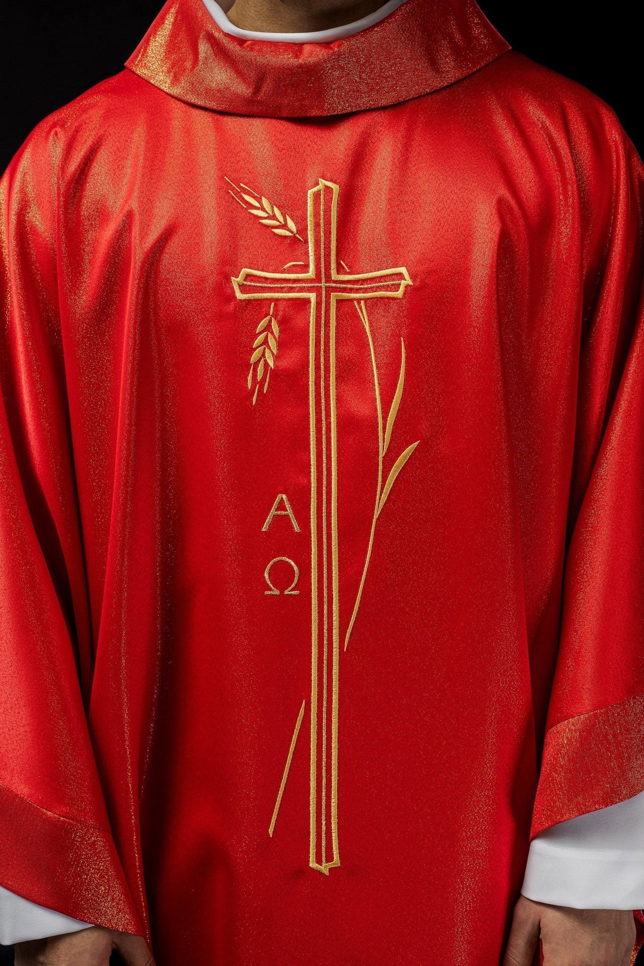 Messgewand mit Kreuz und Ährenmotiv in Rot - MESSGEWANDER.DE