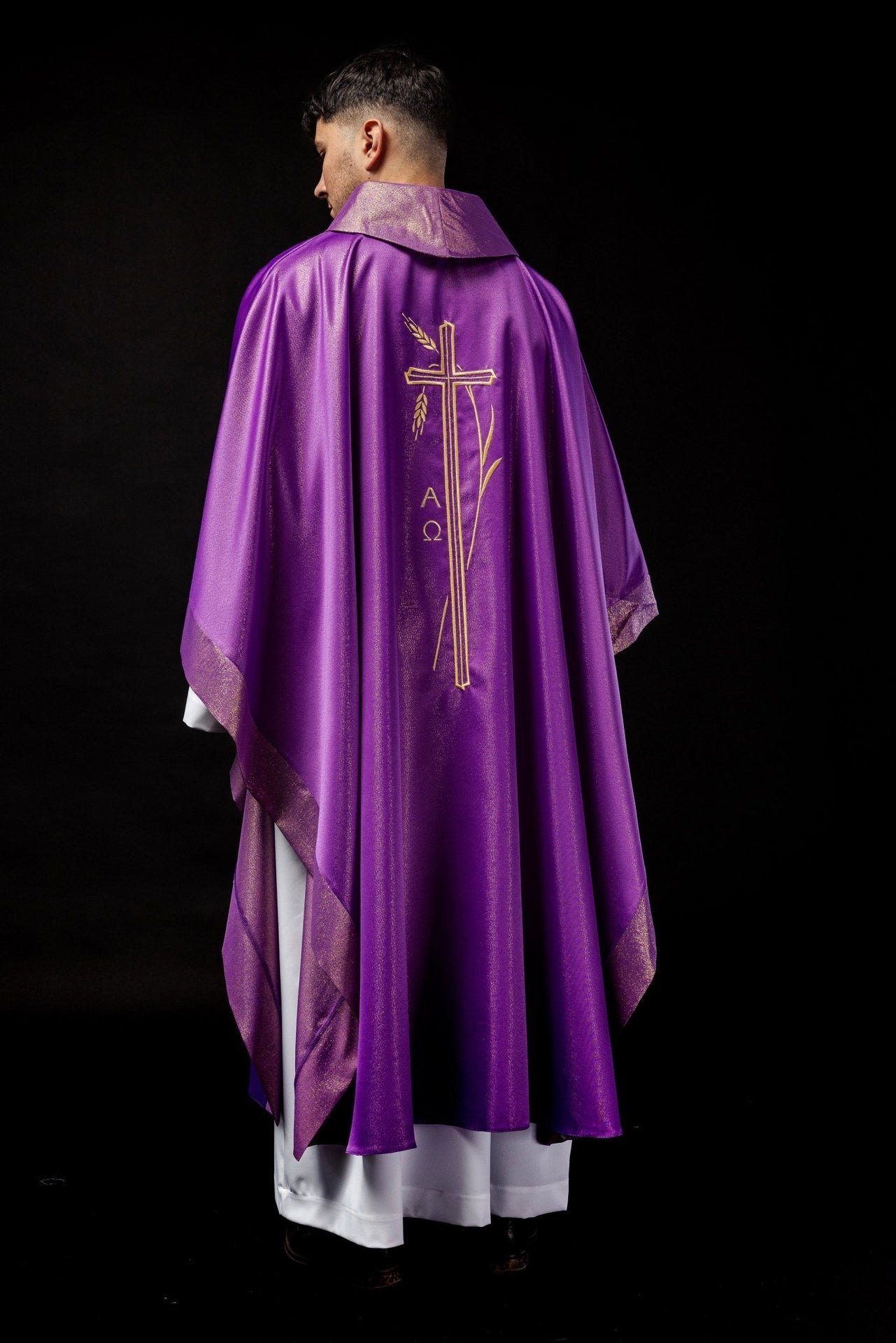 Messgewand mit Kreuz und Ährenmotiv in Violett - MESSGEWANDER.DE