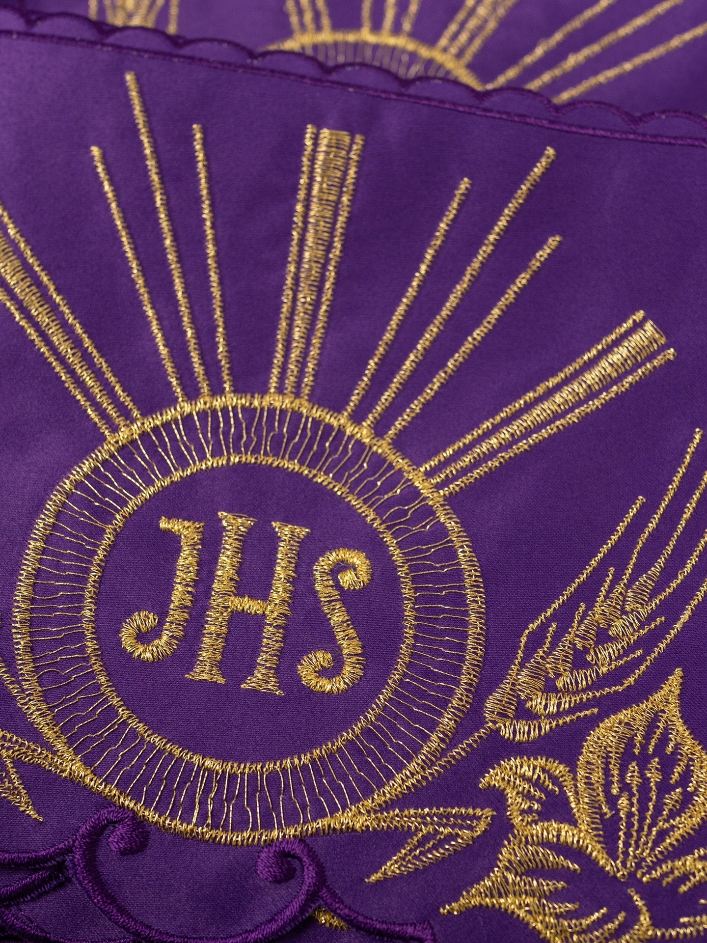 Meter mit Frontstickerei IHS Violett - MESSGEWANDER.DE