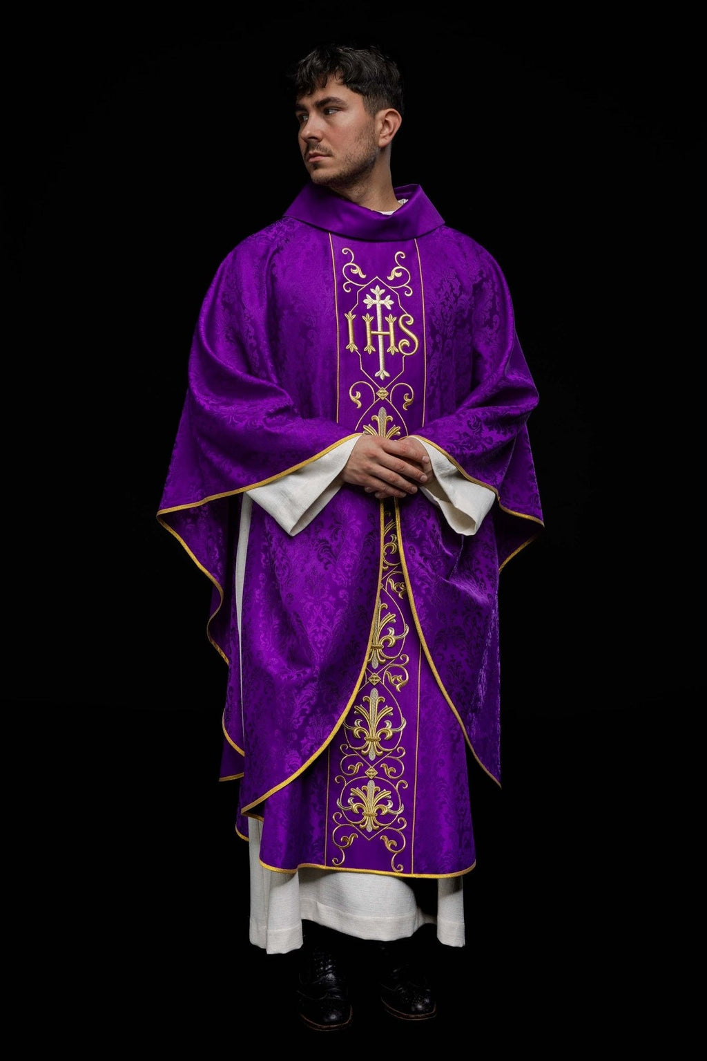 Ornat haftowany IHS Fioletowy Ozdobna Tkanina