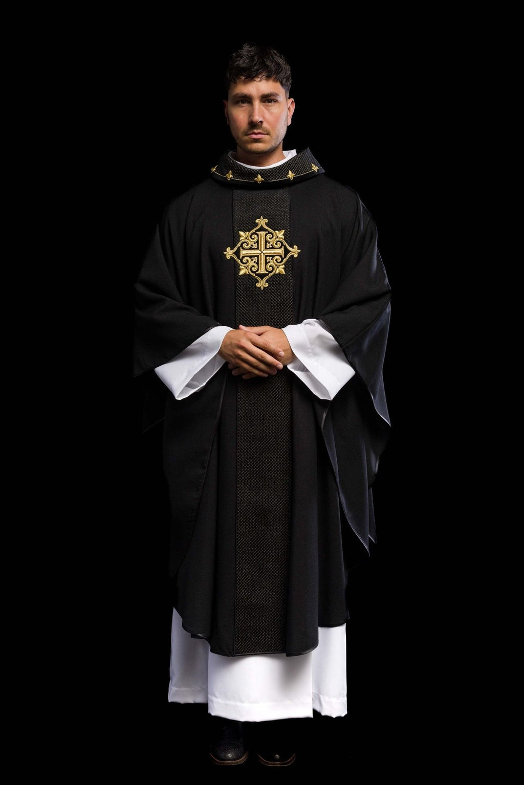 Ornat haftowany na aksamicie z symbolem Krzyż Czarny