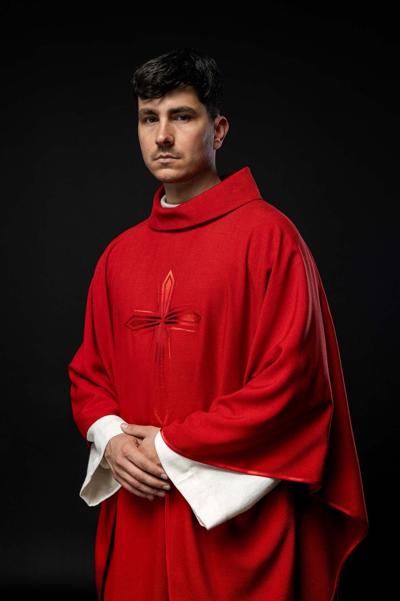 Ornat haftowany w kolorze czerwonym