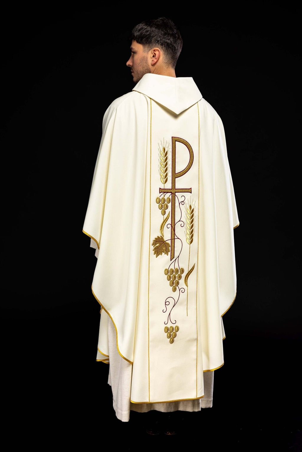 Ornat haftowany z wzorem Kielicha IHS w kolorze ecru