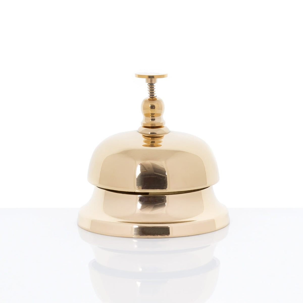 Messingglocke in goldfarbenem Messing mit gewölbtem Gehäuse und sichtbarem Klöppel
