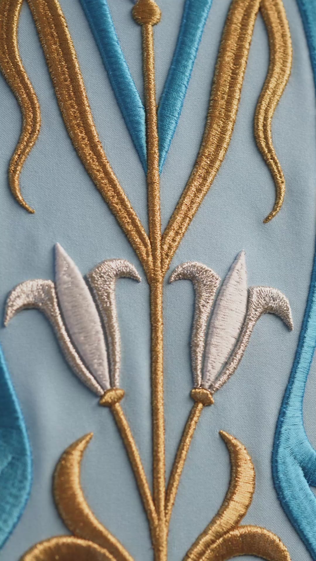 Marianisches liturgisches Messgewand mit gestickter Krone Blau