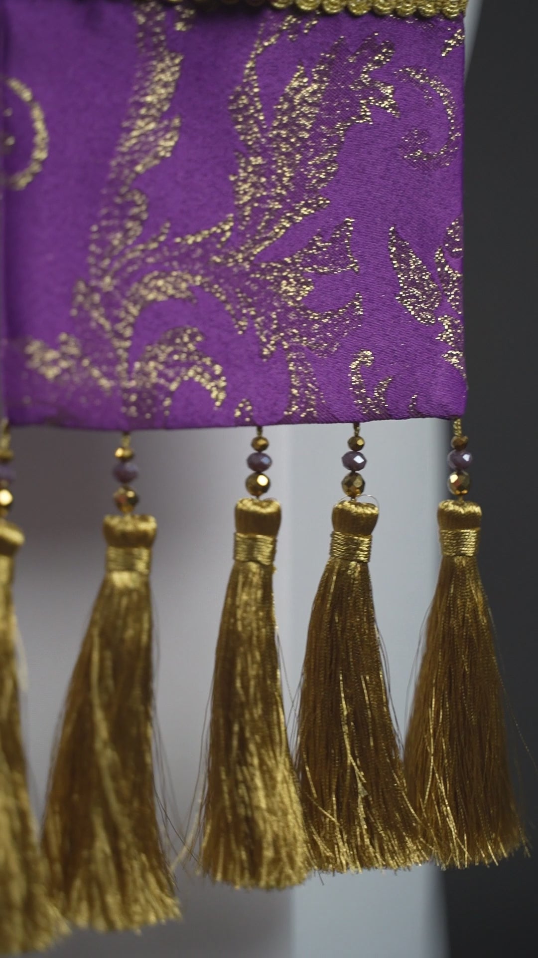 Handgefertigte Kasel mit Natursteinen Handmade 7010 Lila