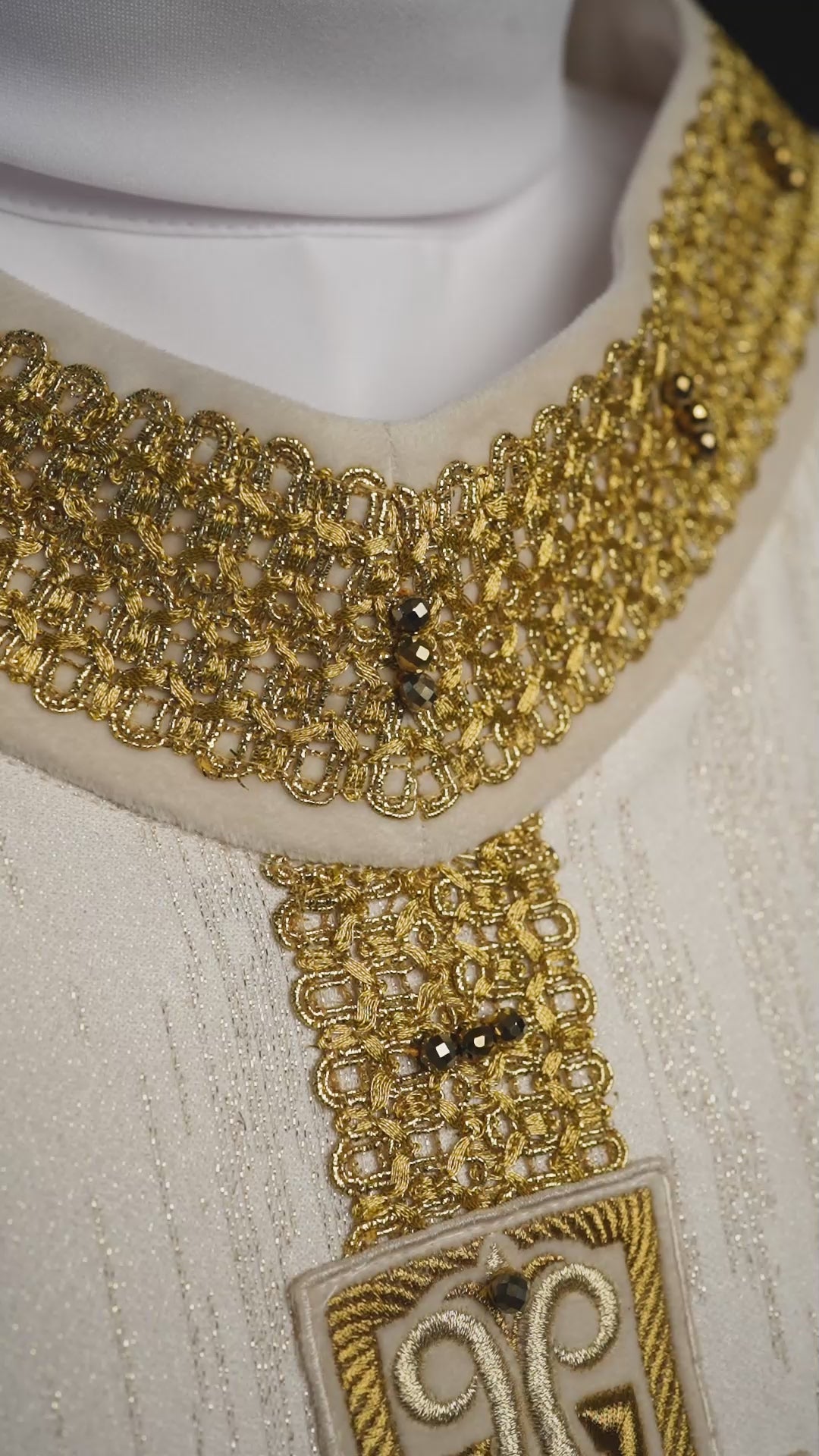 Handgefertigte Kasel mit natürlichen Steinen Handmade 7015 Ecru