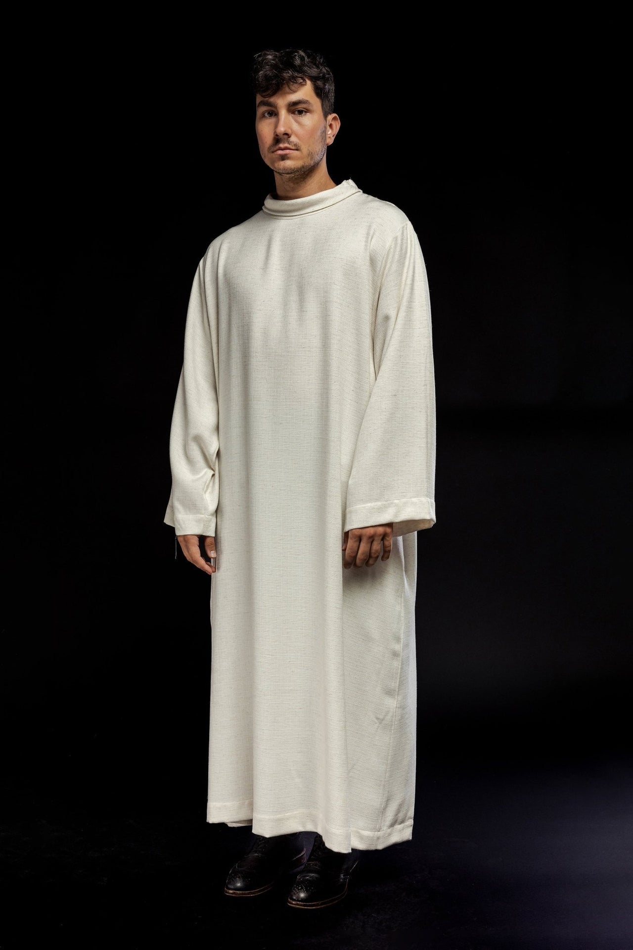 Priesteralbe aus Leinen in natürlicher Webart - MESSGEWANDER.DE