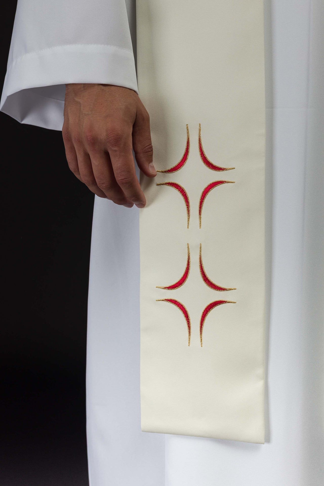 Priesterstola mit Stickerei von Kreuz und Lamm - MESSGEWANDER.DE