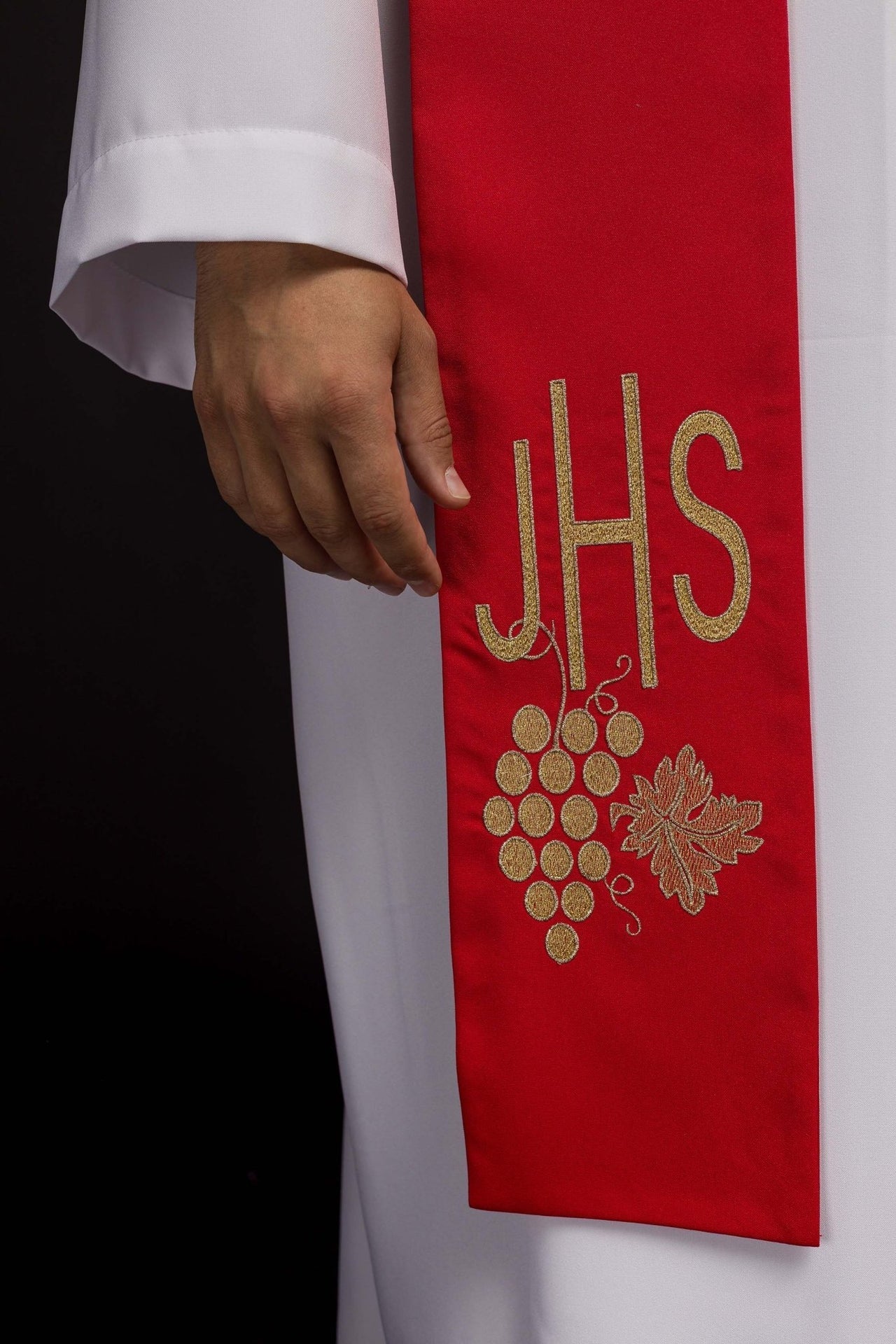 Priesterstola rot bestickt IHS mit Trauben - MESSGEWANDER.DE