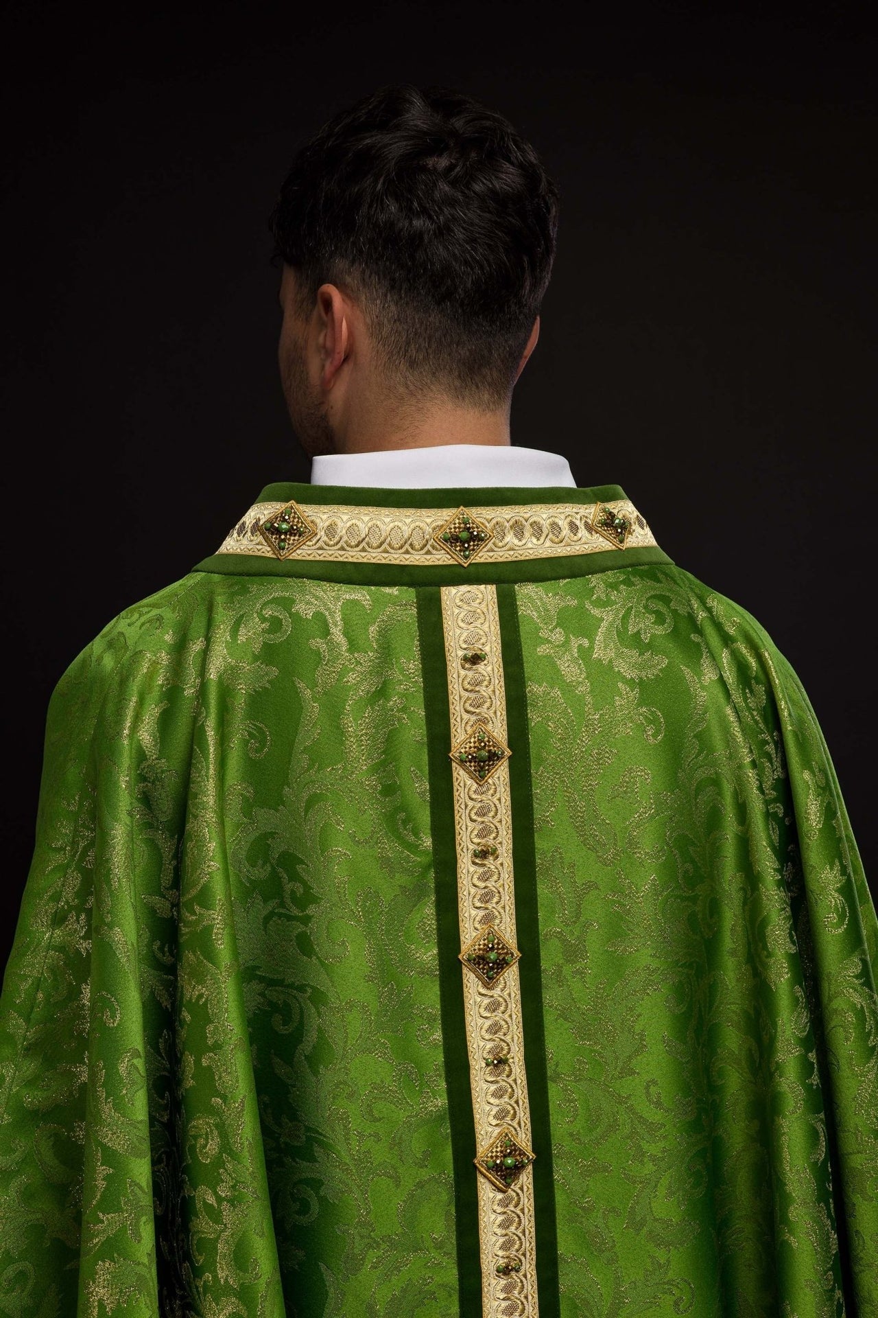 Ręcznie wykonany ornat z naturalnymi kamieniami Handmade 7003