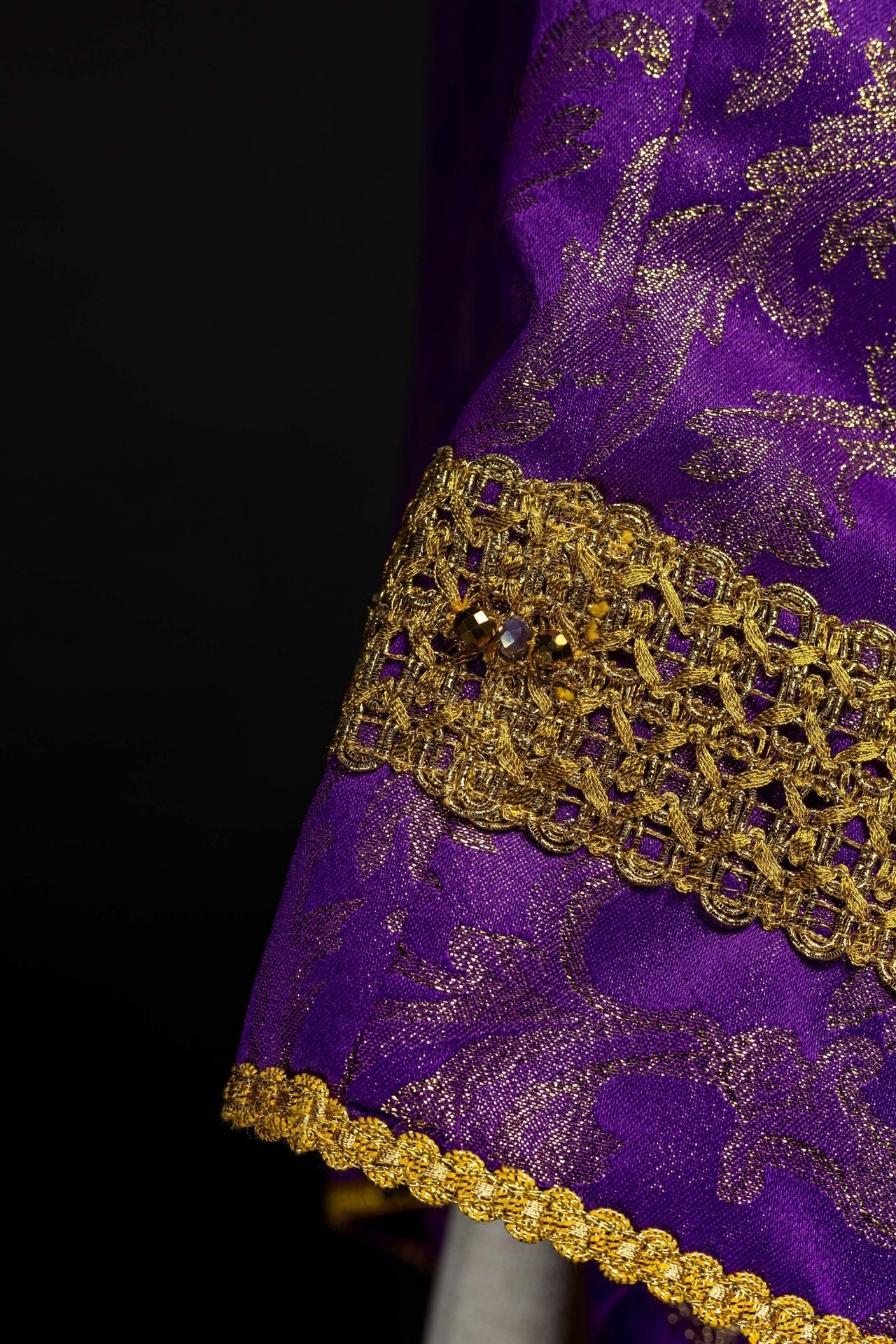 Ręcznie wykonany ornat z naturalnymi kamieniami Handmade 7010 Fioletowy