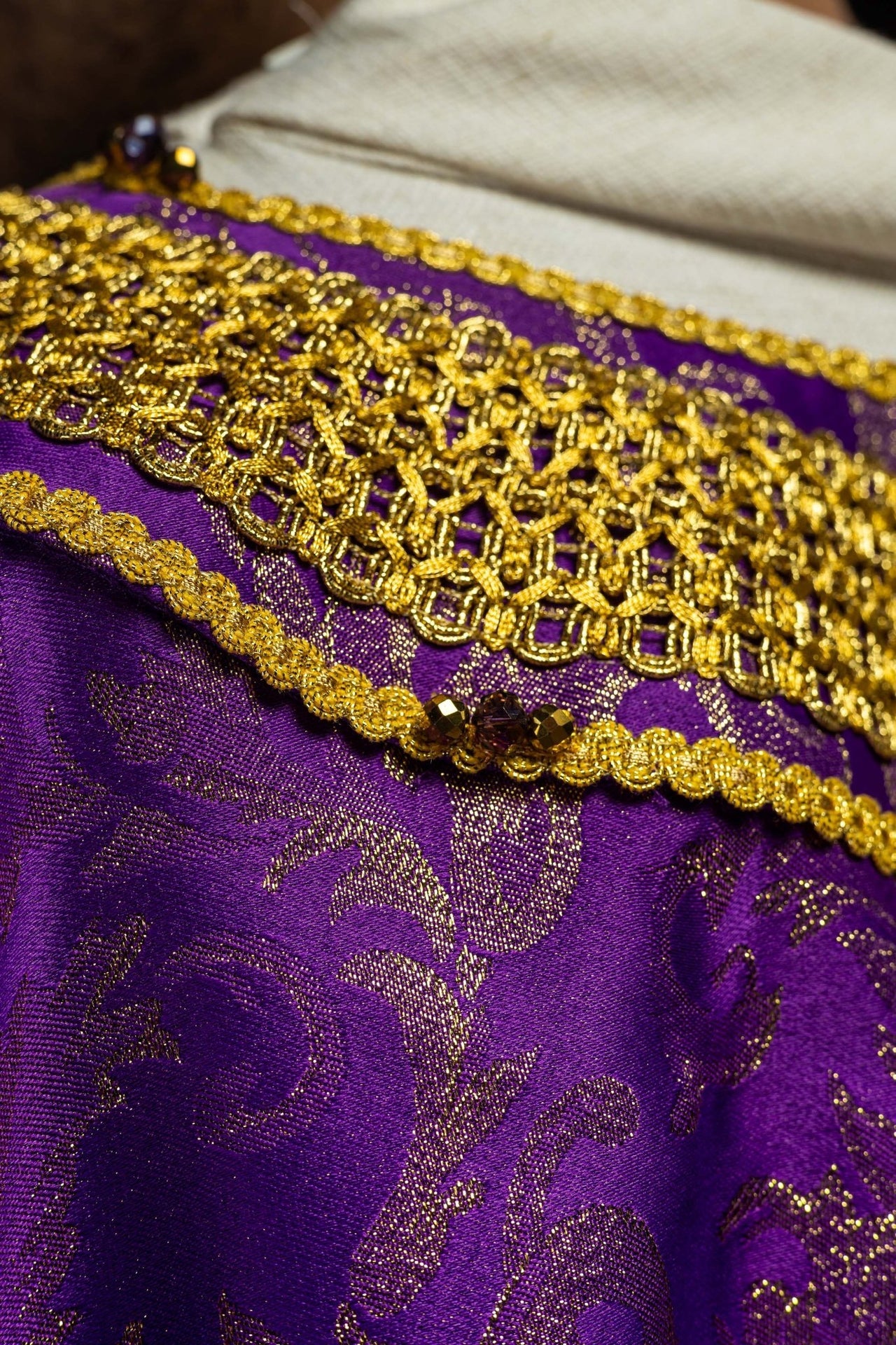 Ręcznie wykonany ornat z naturalnymi kamieniami Handmade 7010 Fioletowy