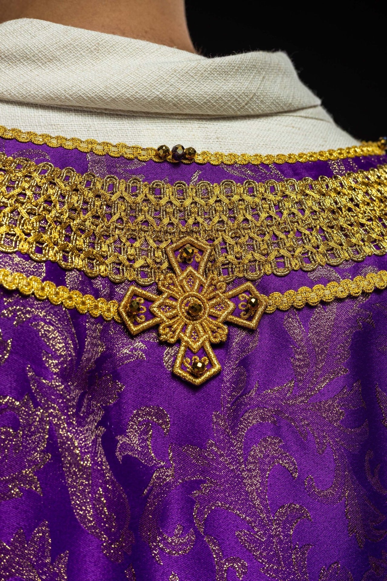 Ręcznie wykonany ornat z naturalnymi kamieniami Handmade 7010 Fioletowy