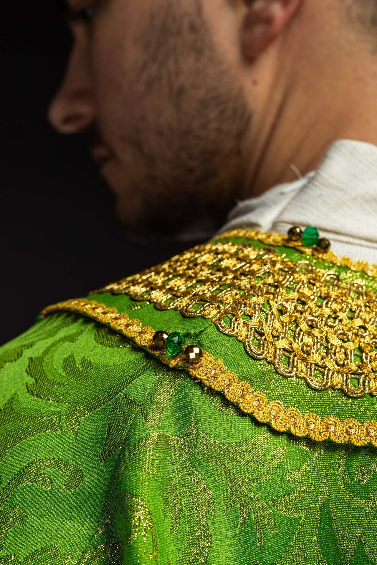 Ręcznie wykonany ornat z naturalnymi kamieniami Handmade 7010 Zielony