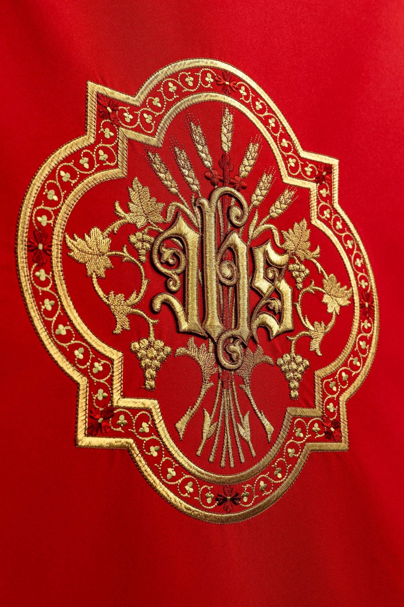 Rot goldbestickte Lektionar-Serviette JHS - MESSGEWANDER.DE