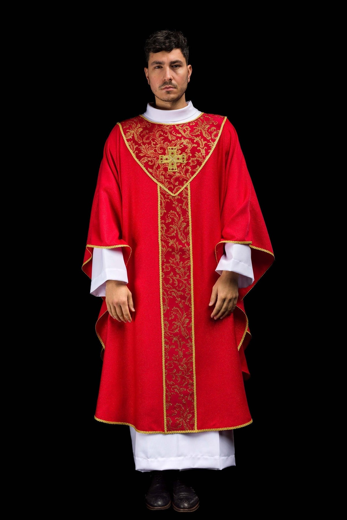 Rotes Messgewand mit Kreuz verziert mit Jacquardstoff - MESSGEWANDER.DE