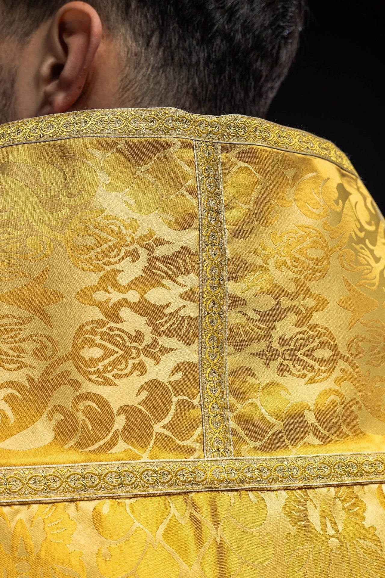 Schlichte römische Kasel aus Jacquardstoff - MESSGEWANDER.DE