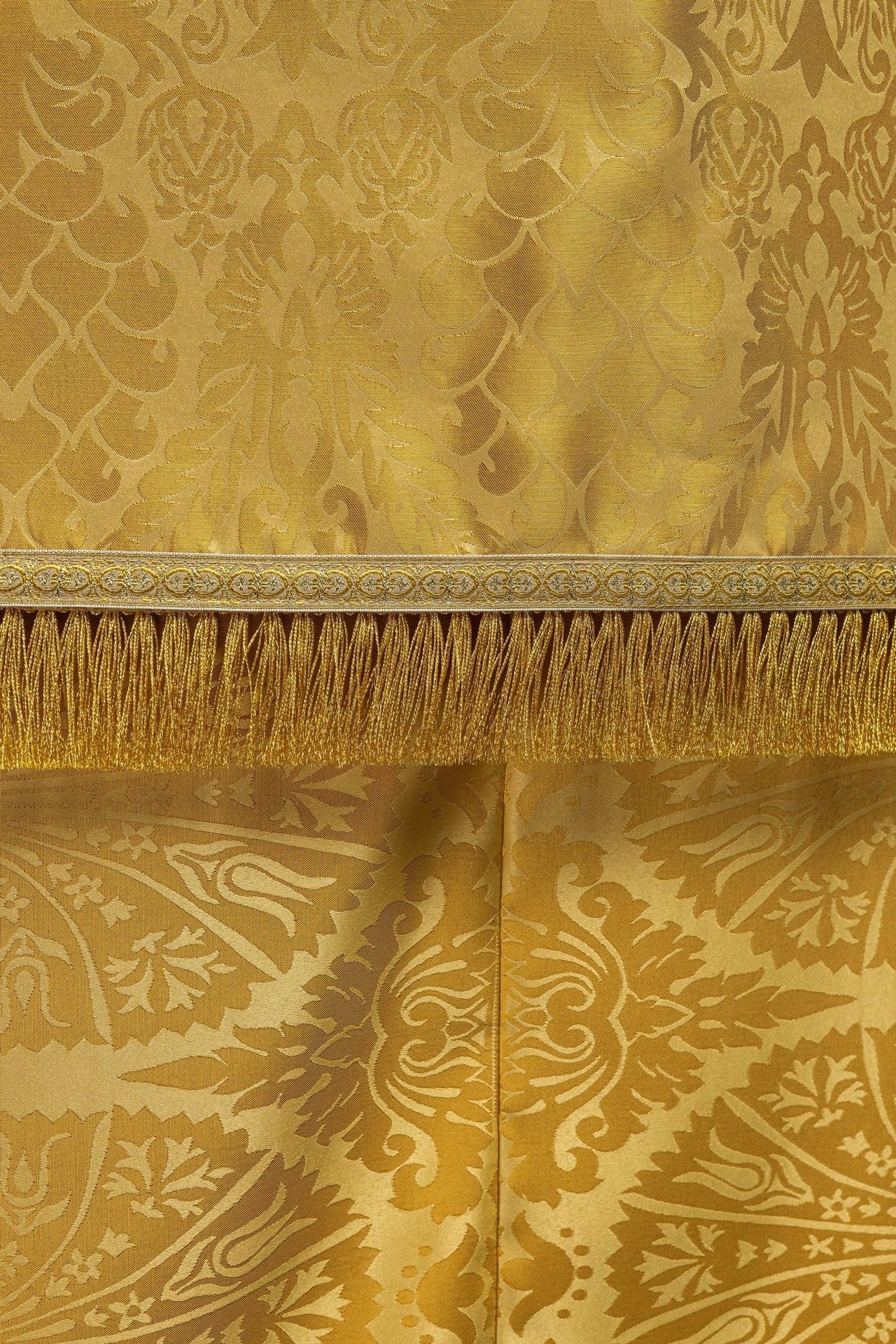 Schlichte römische Kasel aus Jacquardstoff - MESSGEWANDER.DE
